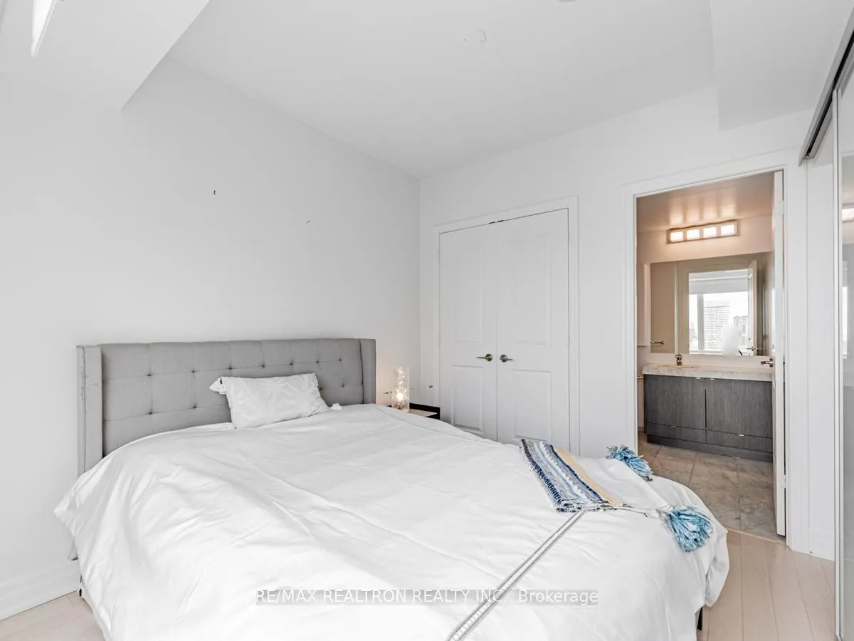 Photo 26 of Unit 5205, 8 The Esplanade, Toronto, Waterfront Communities — HOMEH