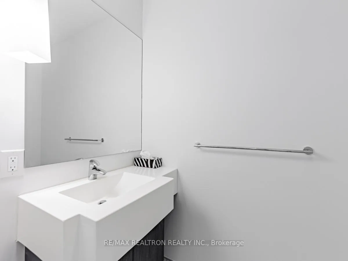 Photo 31 of Unit 5205, 8 The Esplanade, Toronto, Waterfront Communities — HOMEH