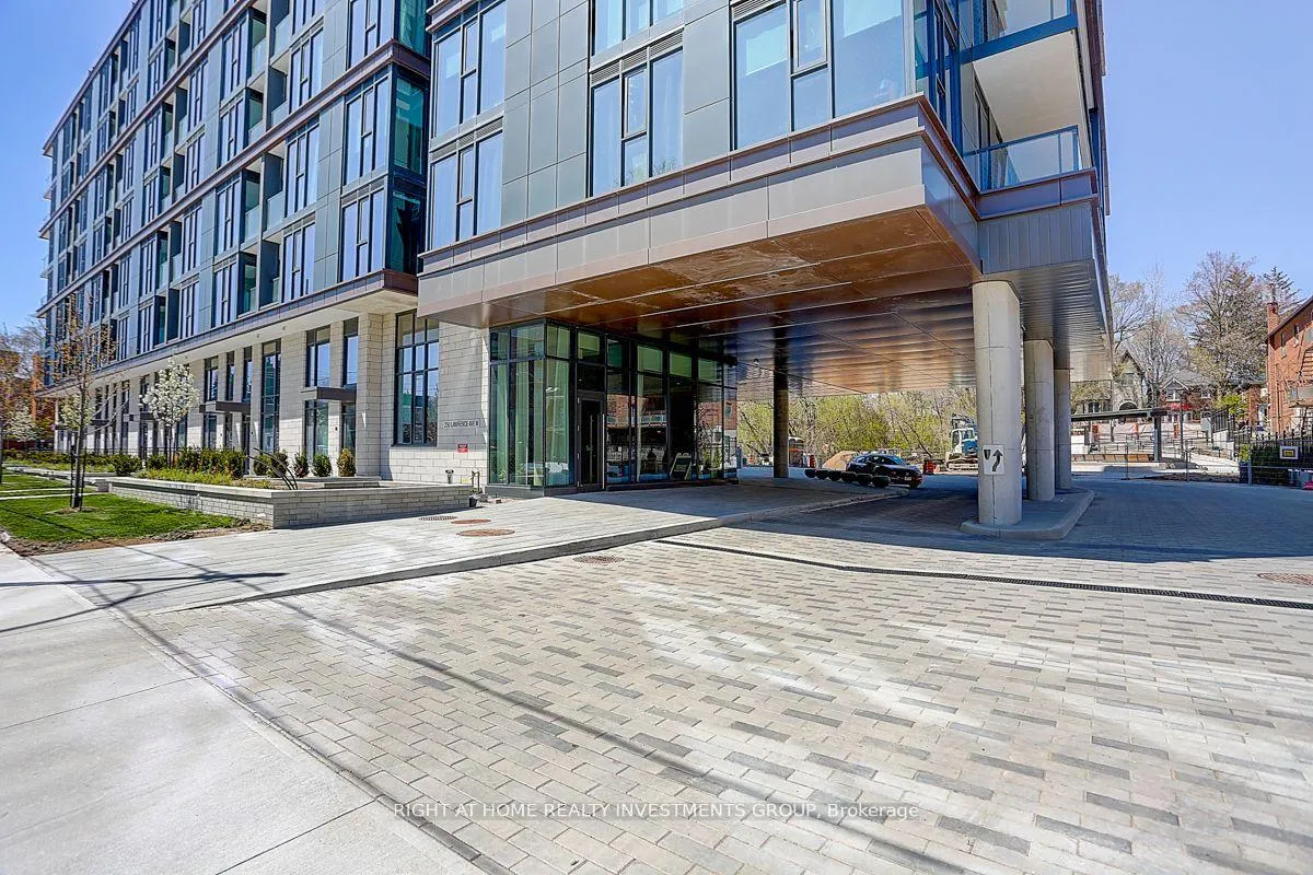 Front of Unit 418, 250 Lawrence Avenue W