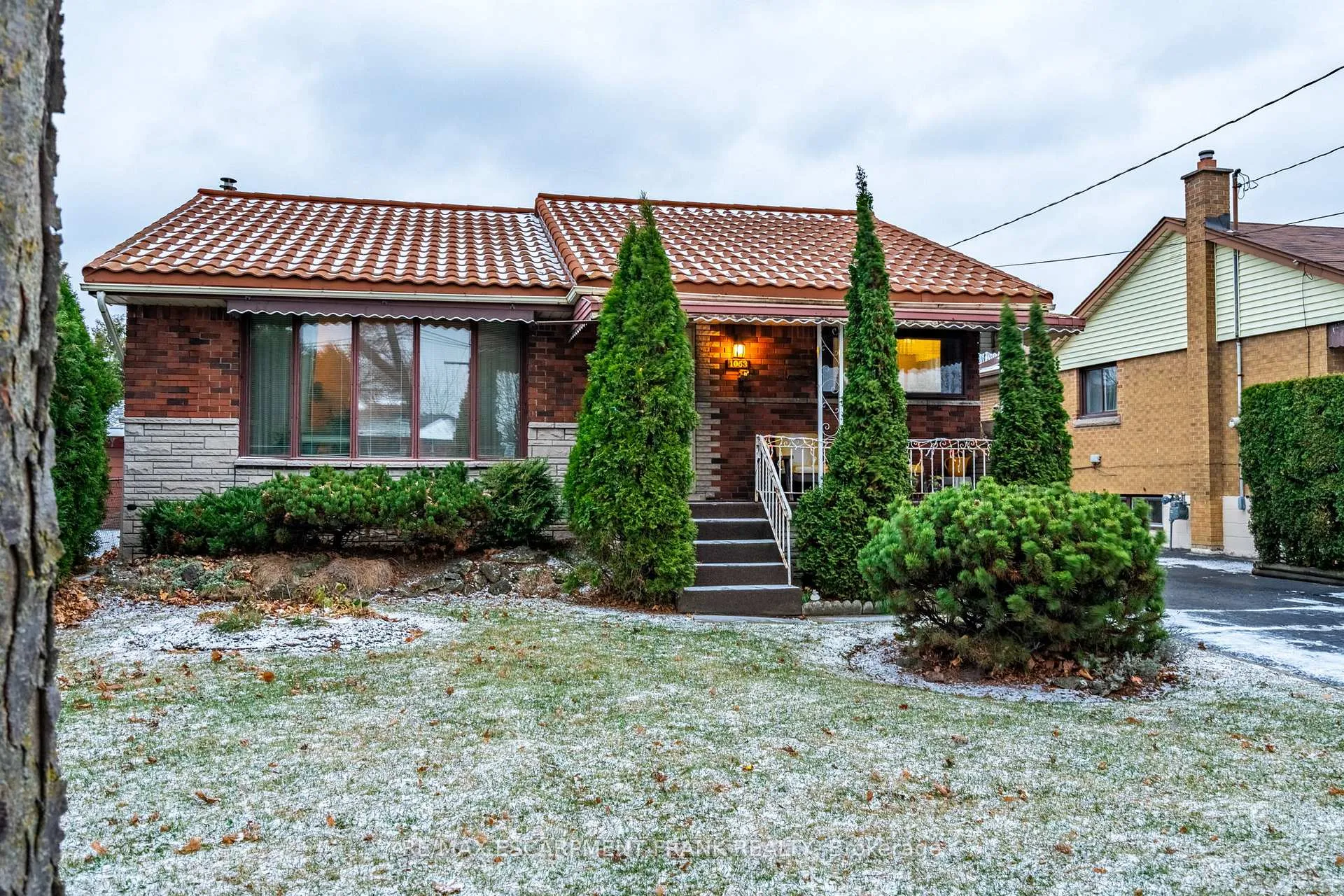 Photo 2 of 1053 Fennell Avenue E, Hamilton, Hampton Heights — HOMEH