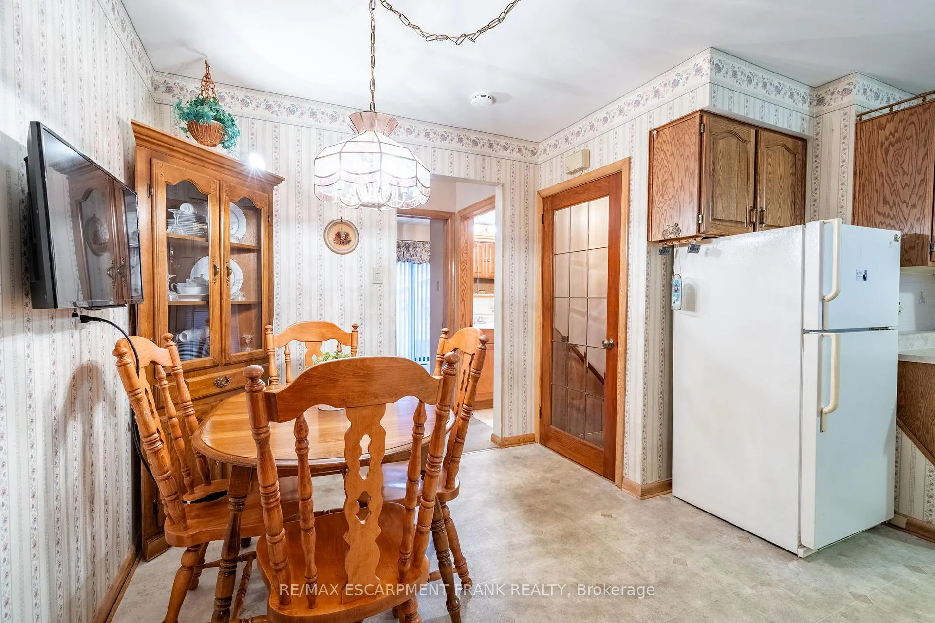 Photo 4 of 1053 Fennell Avenue E, Hamilton, Hampton Heights — HOMEH