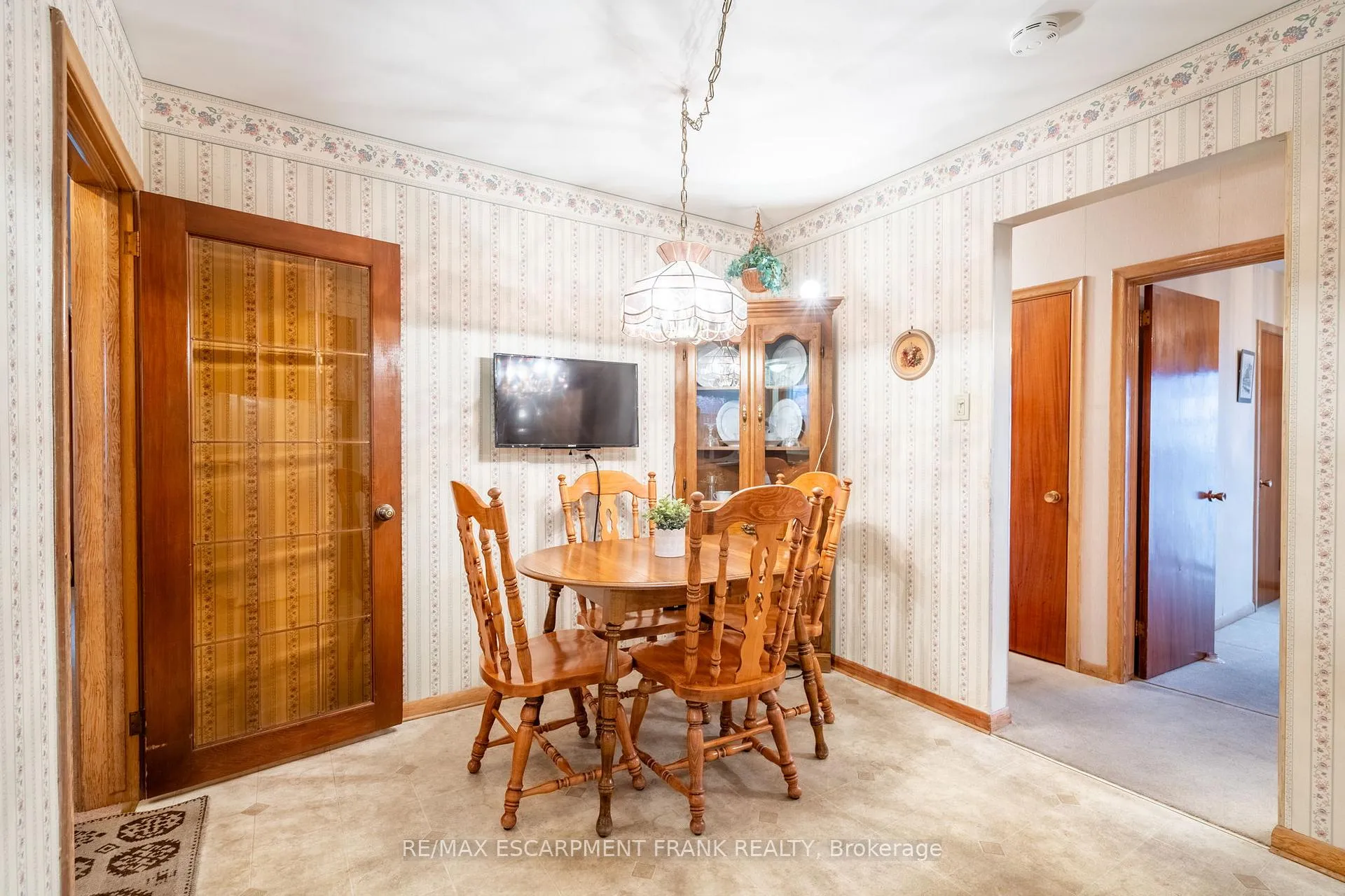 Photo 7 of 1053 Fennell Avenue E, Hamilton, Hampton Heights — HOMEH
