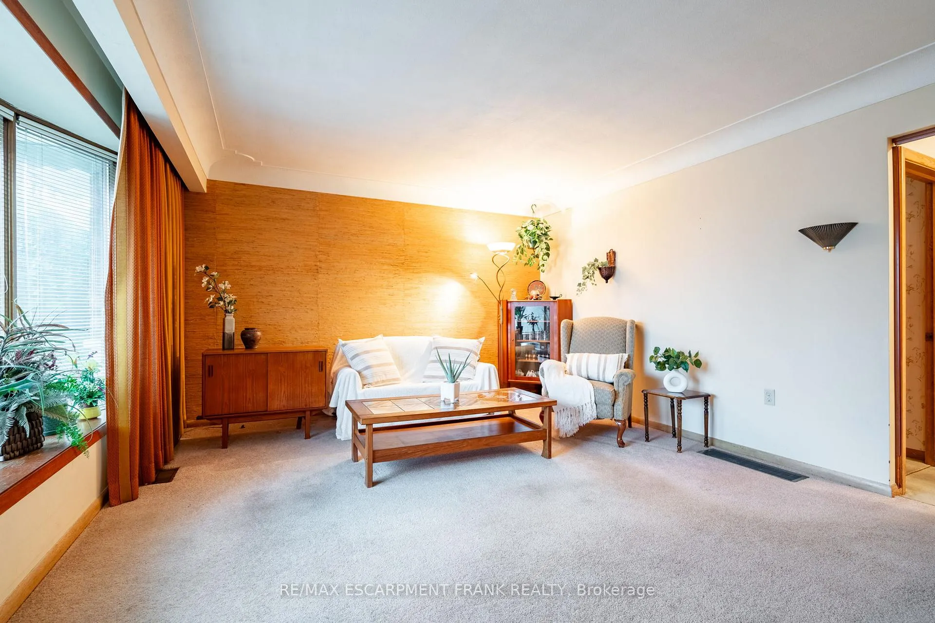 Photo 10 of 1053 Fennell Avenue E, Hamilton, Hampton Heights — HOMEH