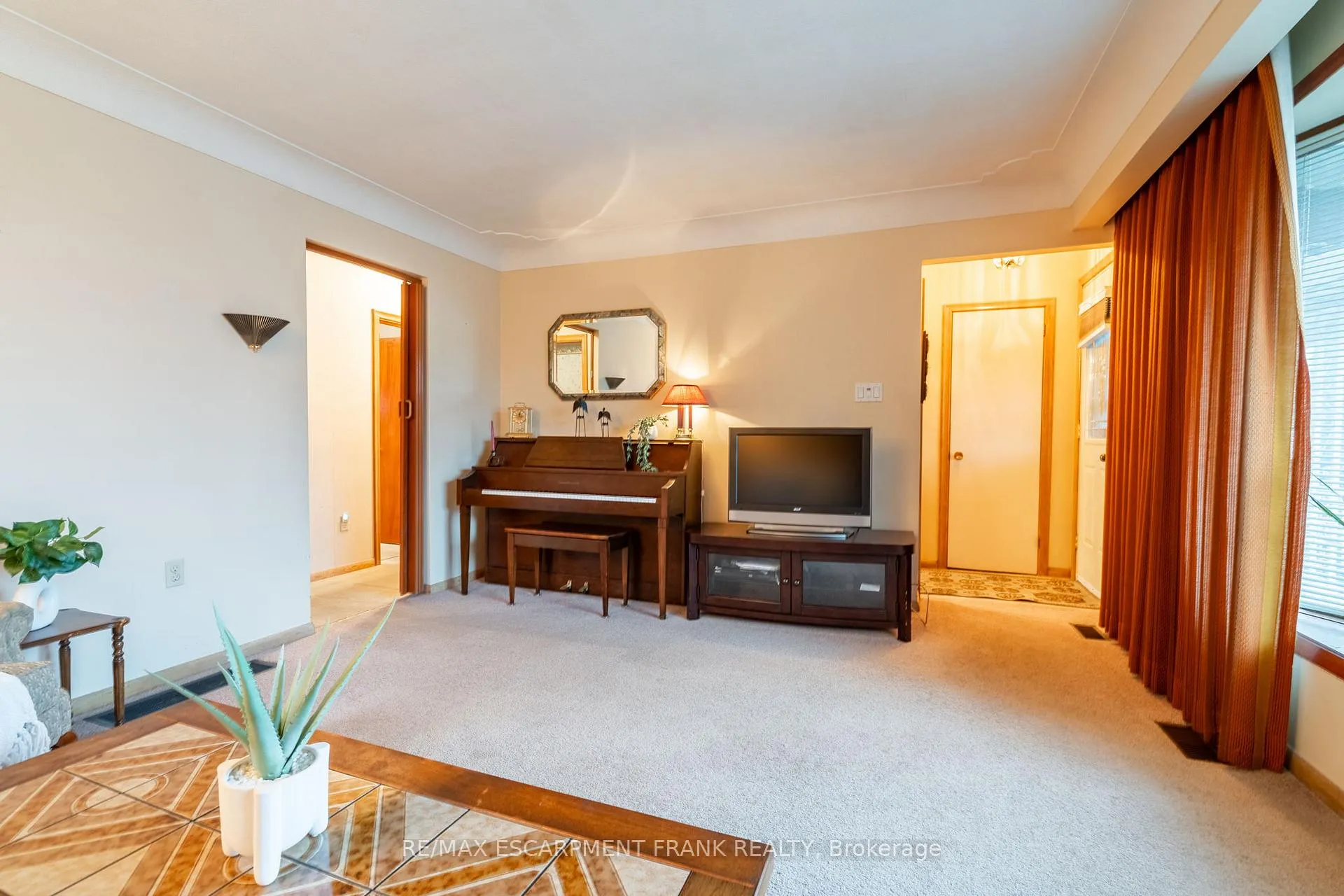 Photo 13 of 1053 Fennell Avenue E, Hamilton, Hampton Heights — HOMEH