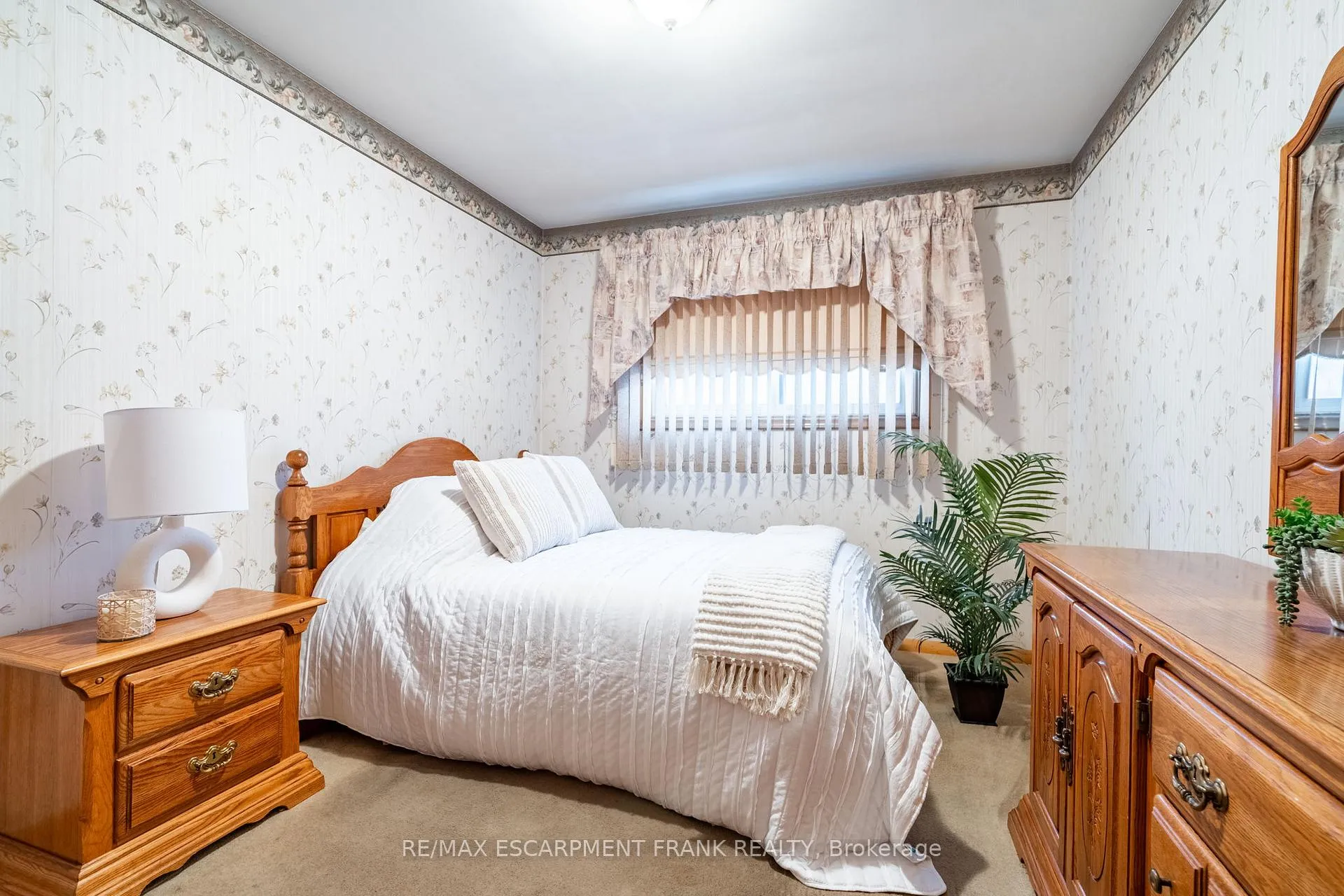 Photo 14 of 1053 Fennell Avenue E, Hamilton, Hampton Heights — HOMEH