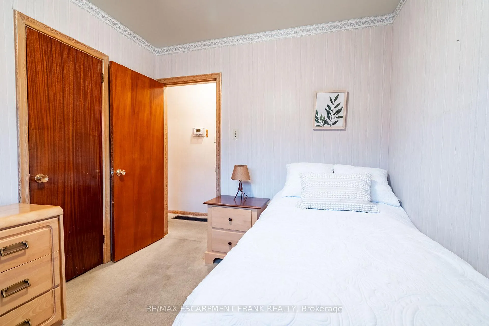 Photo 17 of 1053 Fennell Avenue E, Hamilton, Hampton Heights — HOMEH