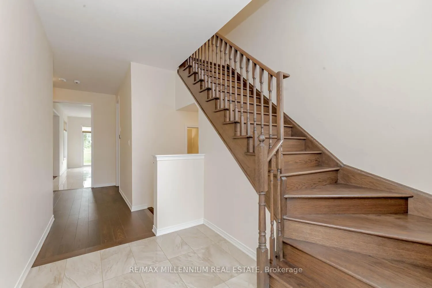 Photo 3 of 259 Bedrock Drive, Hamilton, Stoney Creek Mountain — HOMEH