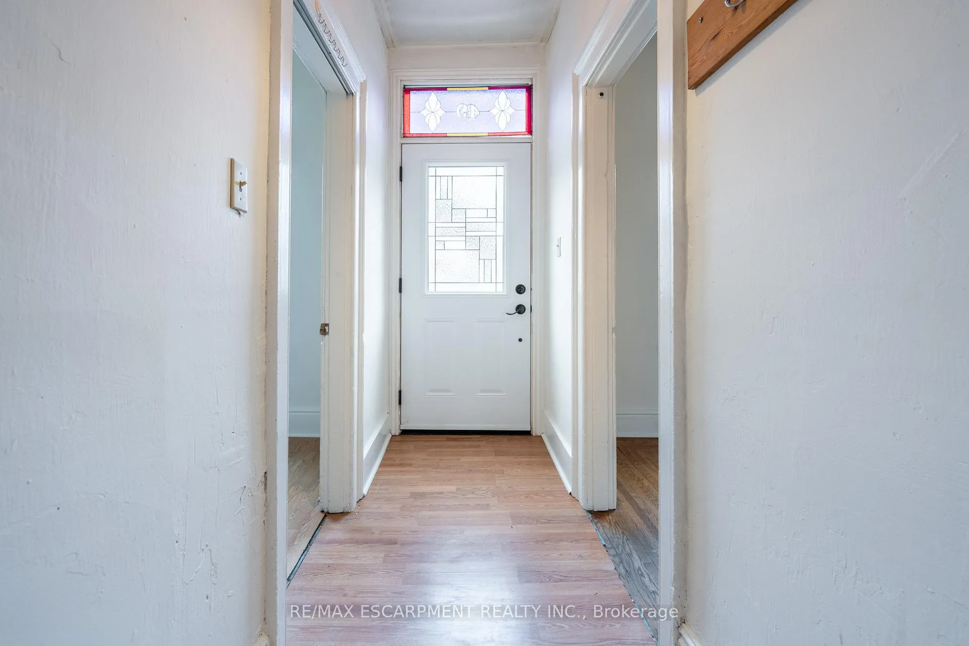 Photo 4 of 49 Jones Street, Hamilton, Strathcona — HOMEH
