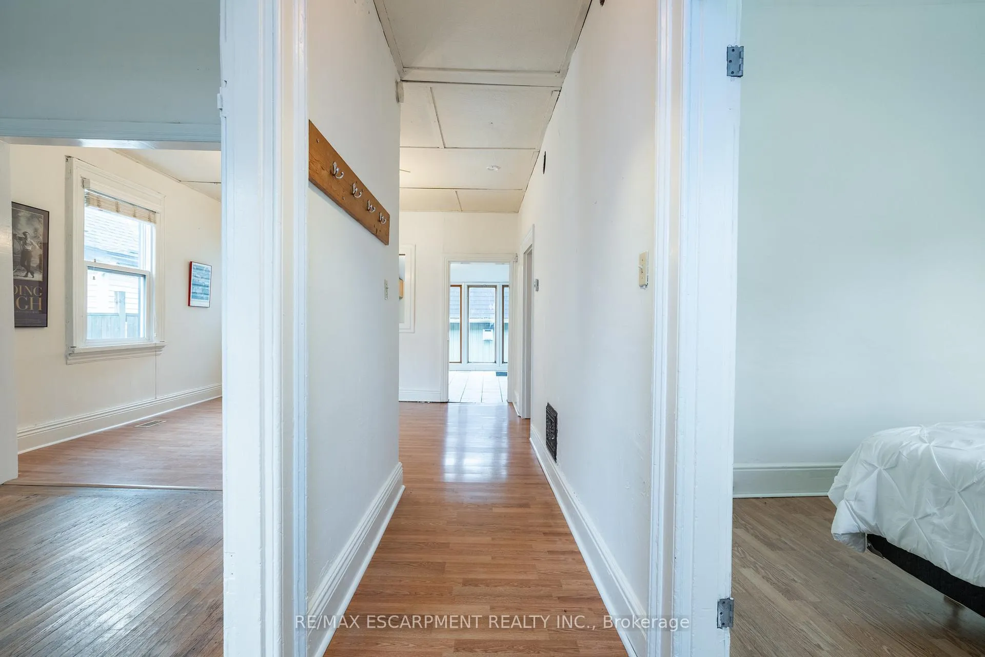 Photo 5 of 49 Jones Street, Hamilton, Strathcona — HOMEH