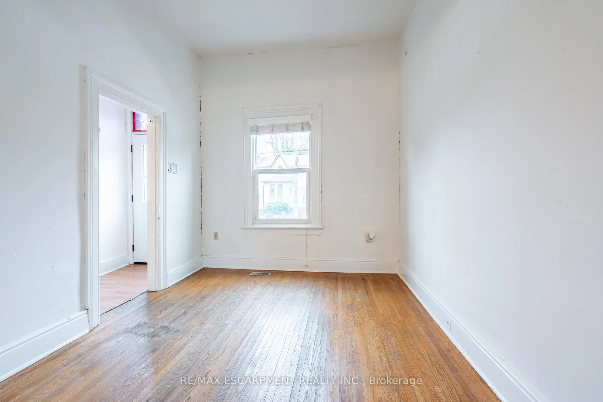 Photo 7 of 49 Jones Street, Hamilton, Strathcona — HOMEH