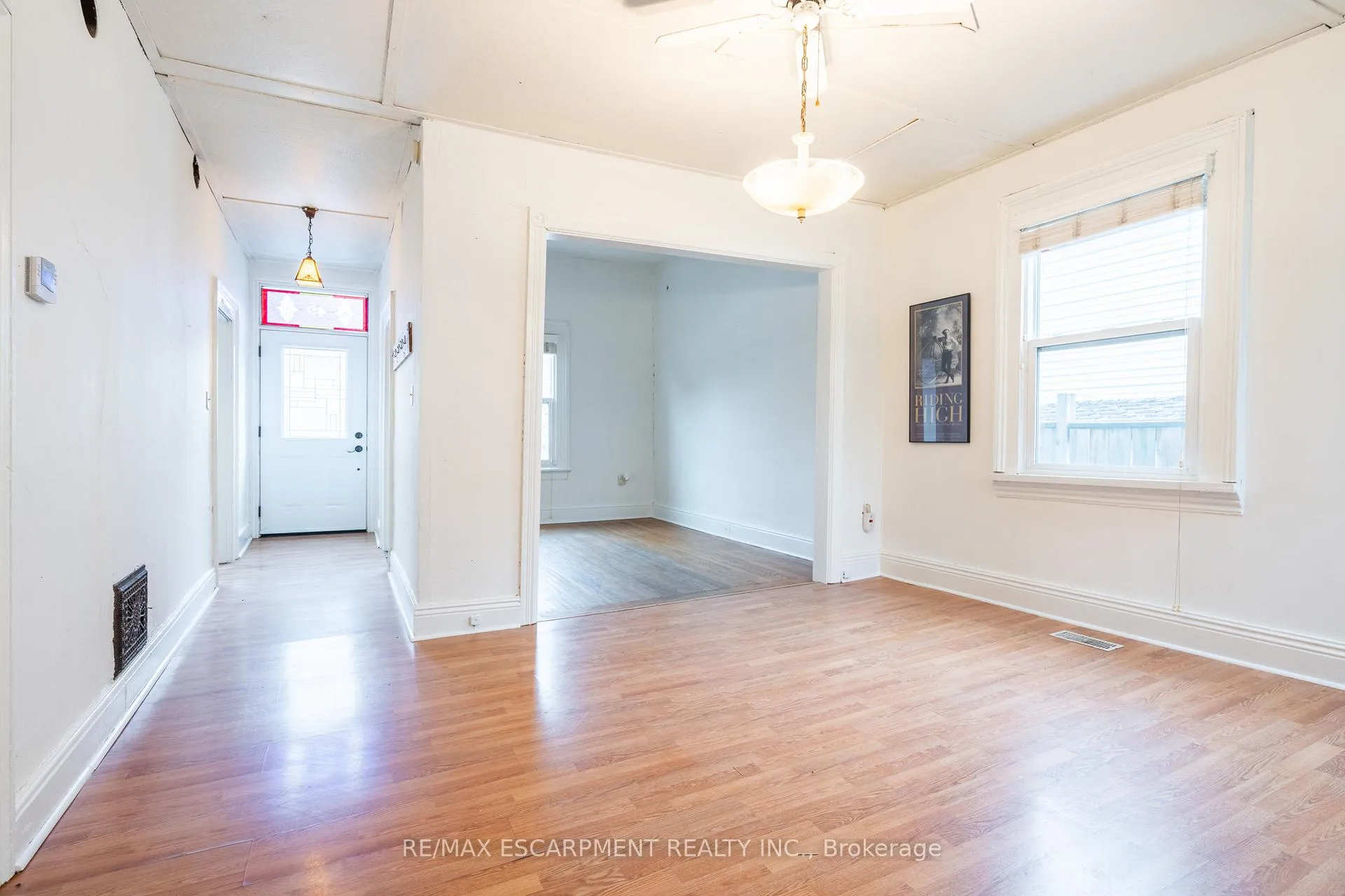 Photo 8 of 49 Jones Street, Hamilton, Strathcona — HOMEH