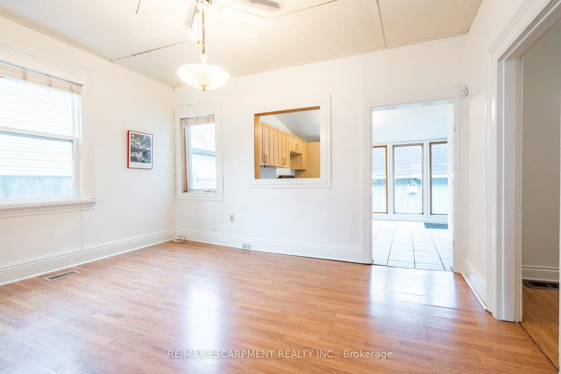 Photo 10 of 49 Jones Street, Hamilton, Strathcona — HOMEH