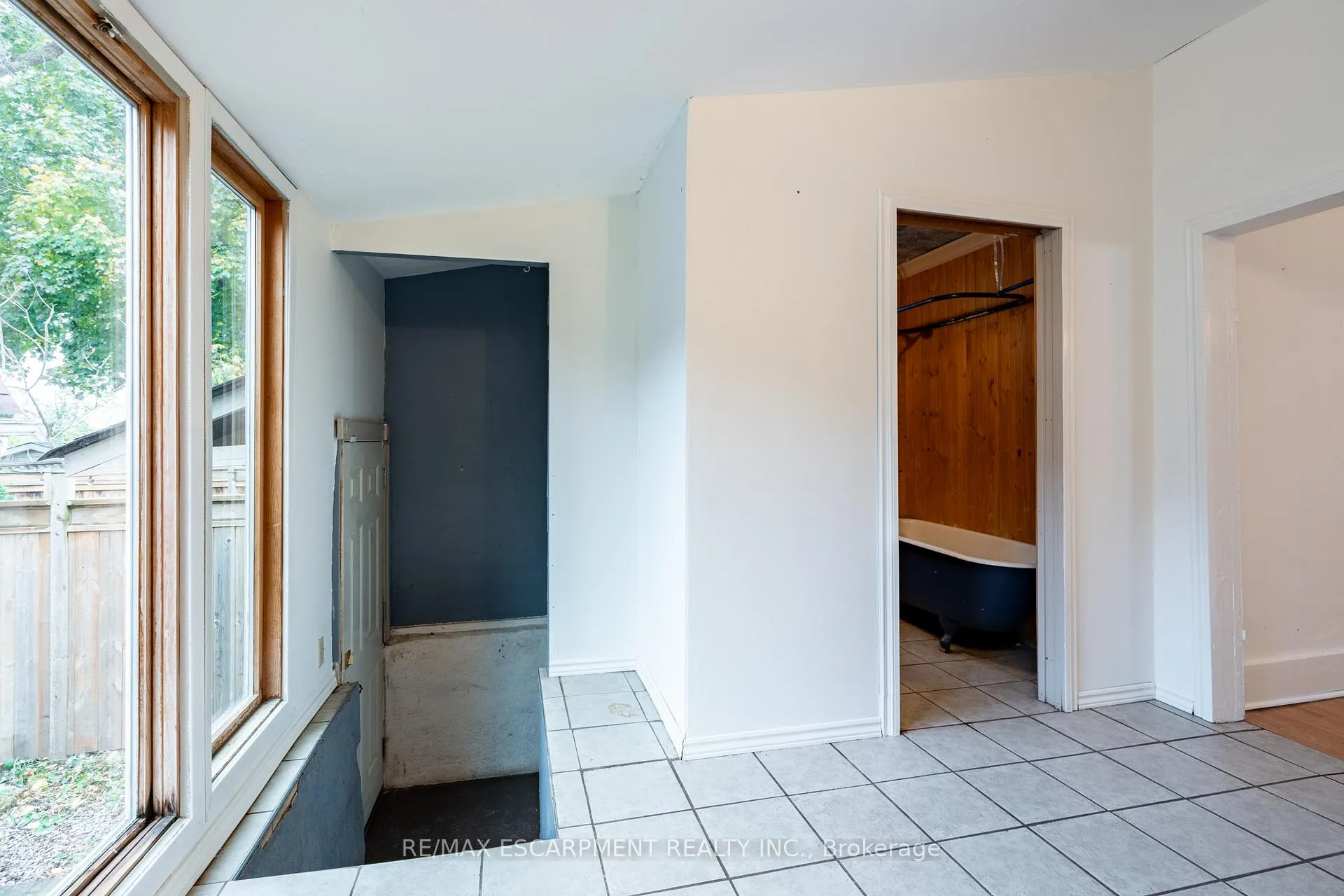 Photo 13 of 49 Jones Street, Hamilton, Strathcona — HOMEH