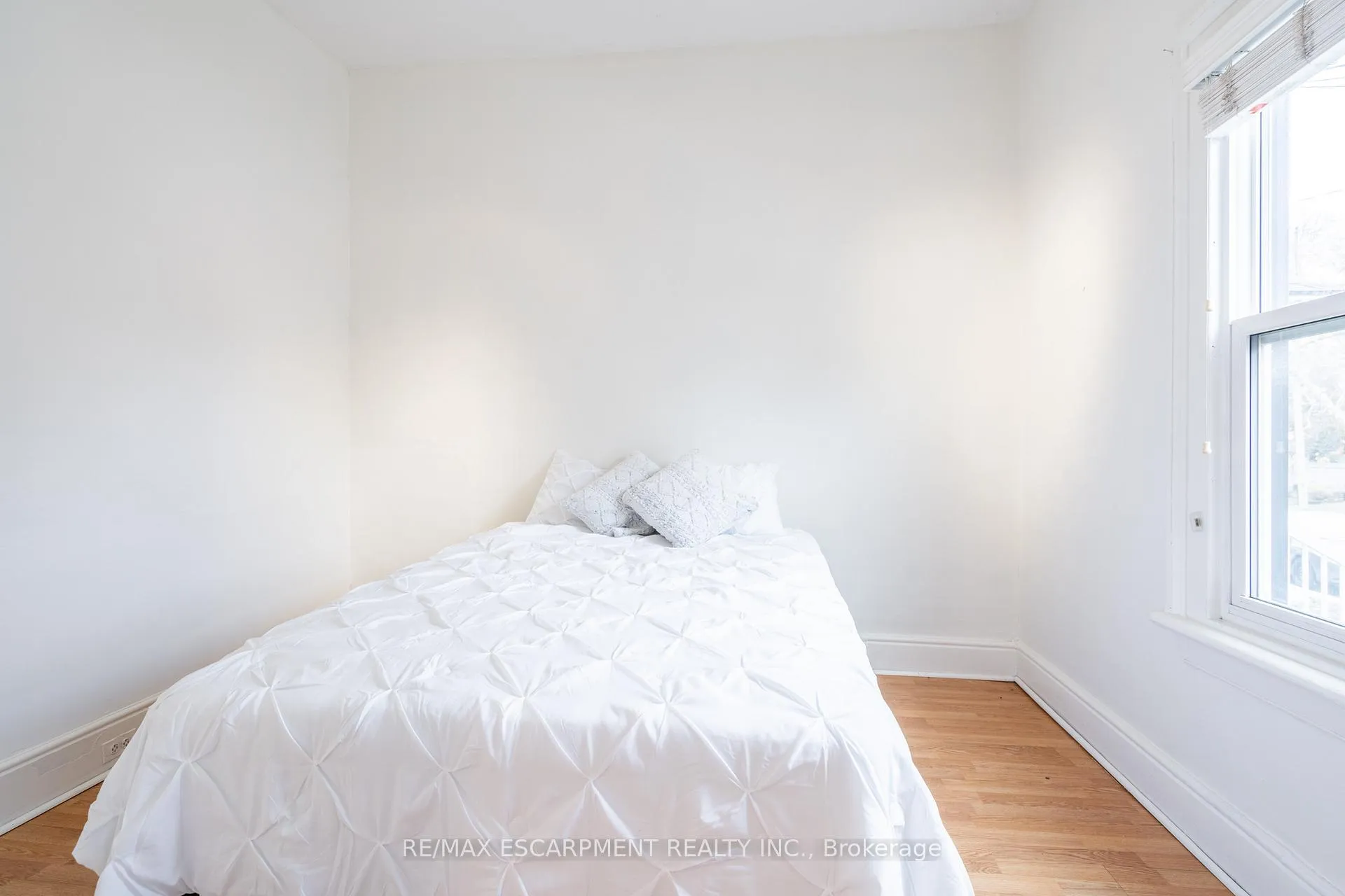Photo 16 of 49 Jones Street, Hamilton, Strathcona — HOMEH