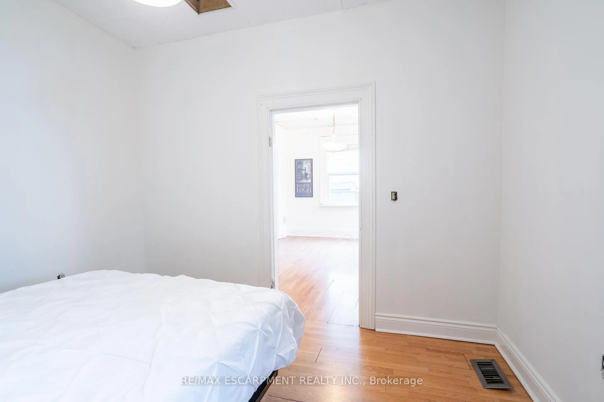 Photo 19 of 49 Jones Street, Hamilton, Strathcona — HOMEH