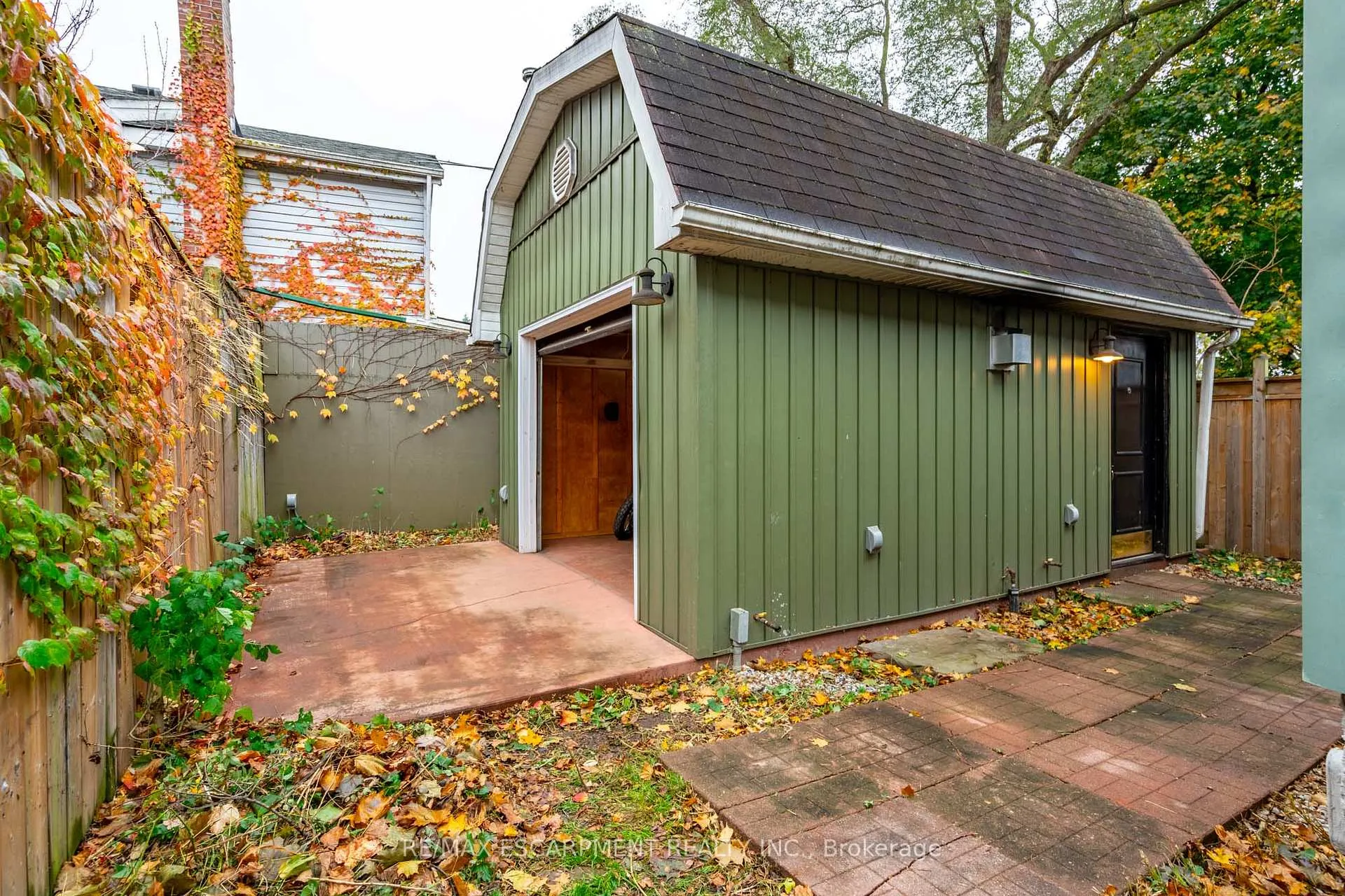 Photo 21 of 49 Jones Street, Hamilton, Strathcona — HOMEH