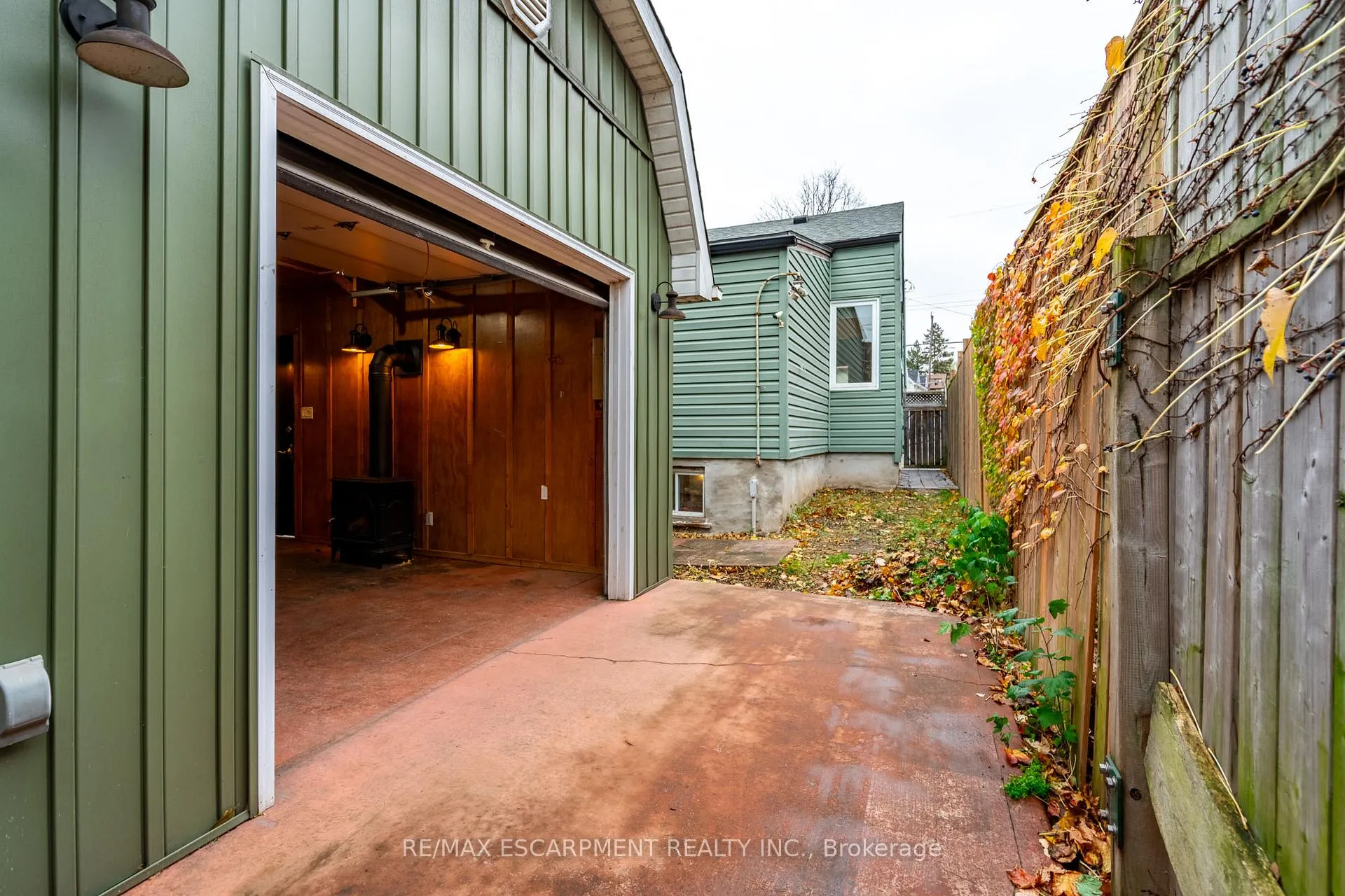 Photo 22 of 49 Jones Street, Hamilton, Strathcona — HOMEH