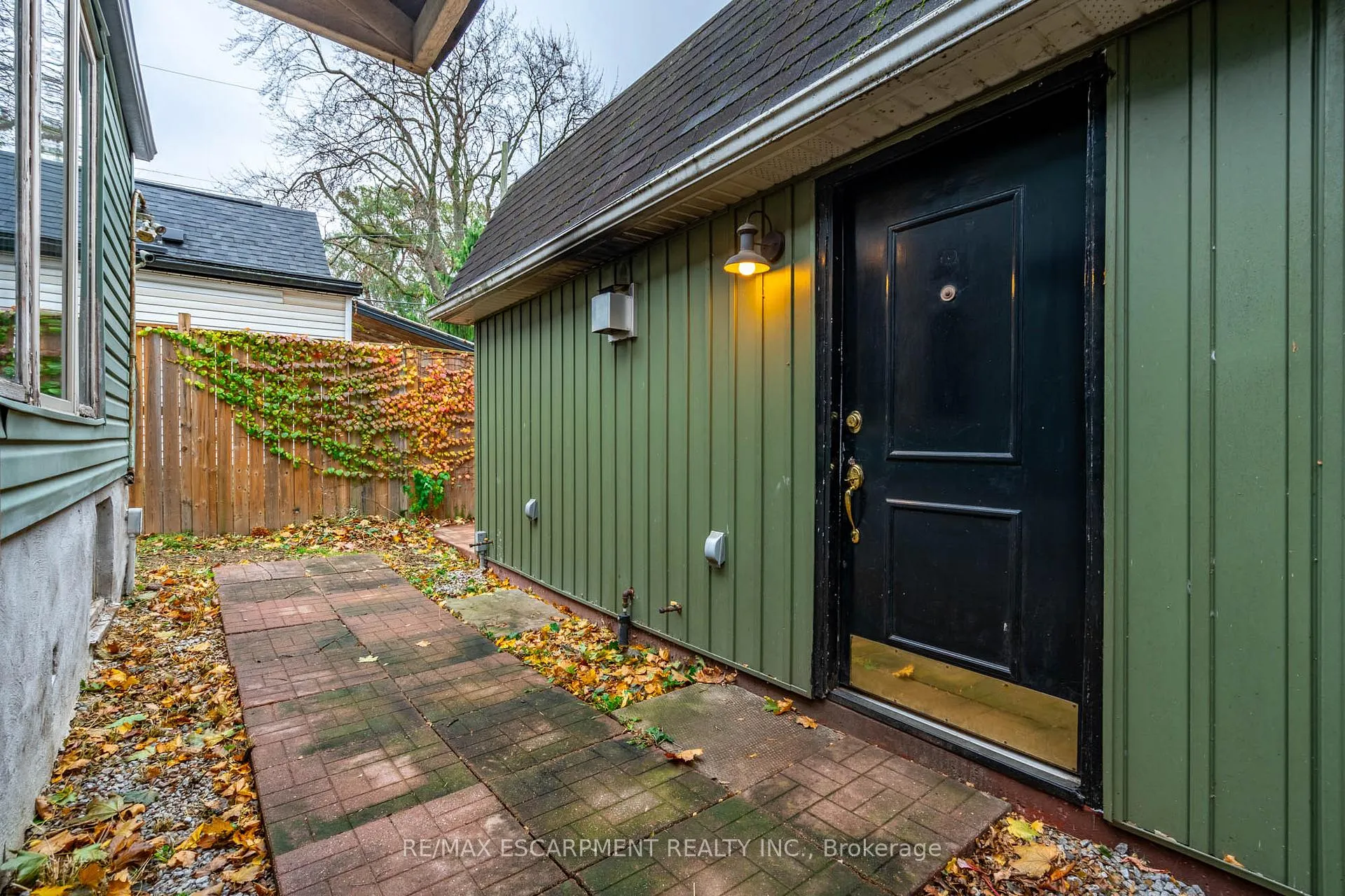 Photo 23 of 49 Jones Street, Hamilton, Strathcona — HOMEH