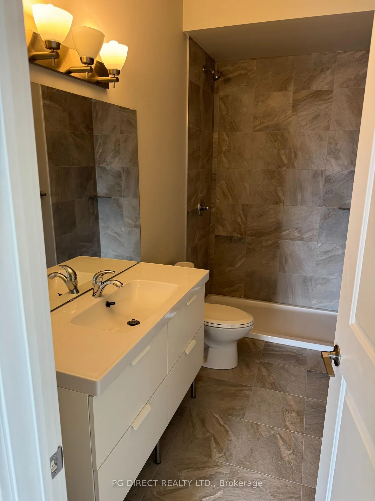 Photo 6 of Unit 501, 150 Edward Street S, Cornwall — HOMEH