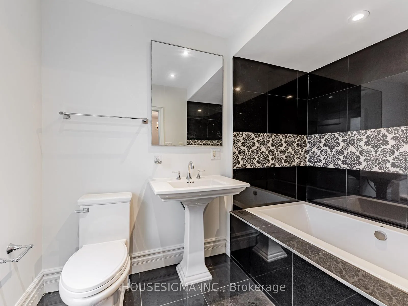 Photo 18 of 110 Duplex Avenue, Toronto, Yonge-Eglinton — HOMEH