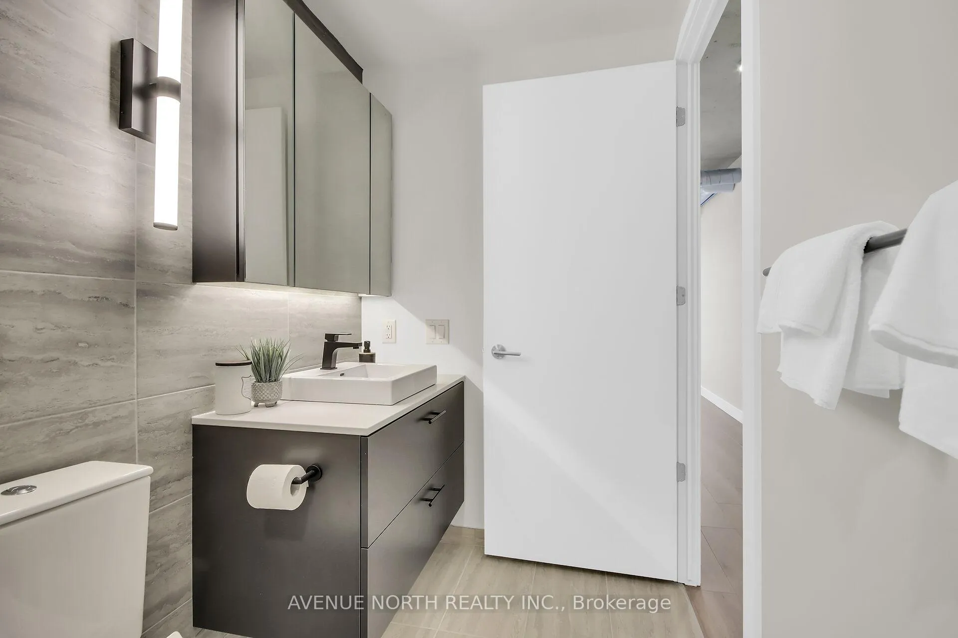 Photo 32 of Unit LPH6/806, 10 James Street, Ottawa, Ottawa Centre — HOMEH