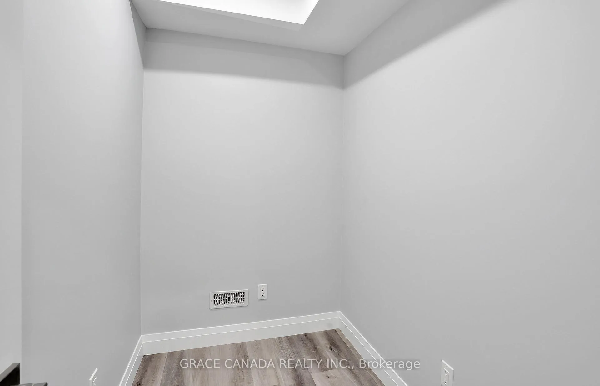 Photo 15 of Unit C, 1657 Windsor Avenue, Windsor — HOMEH