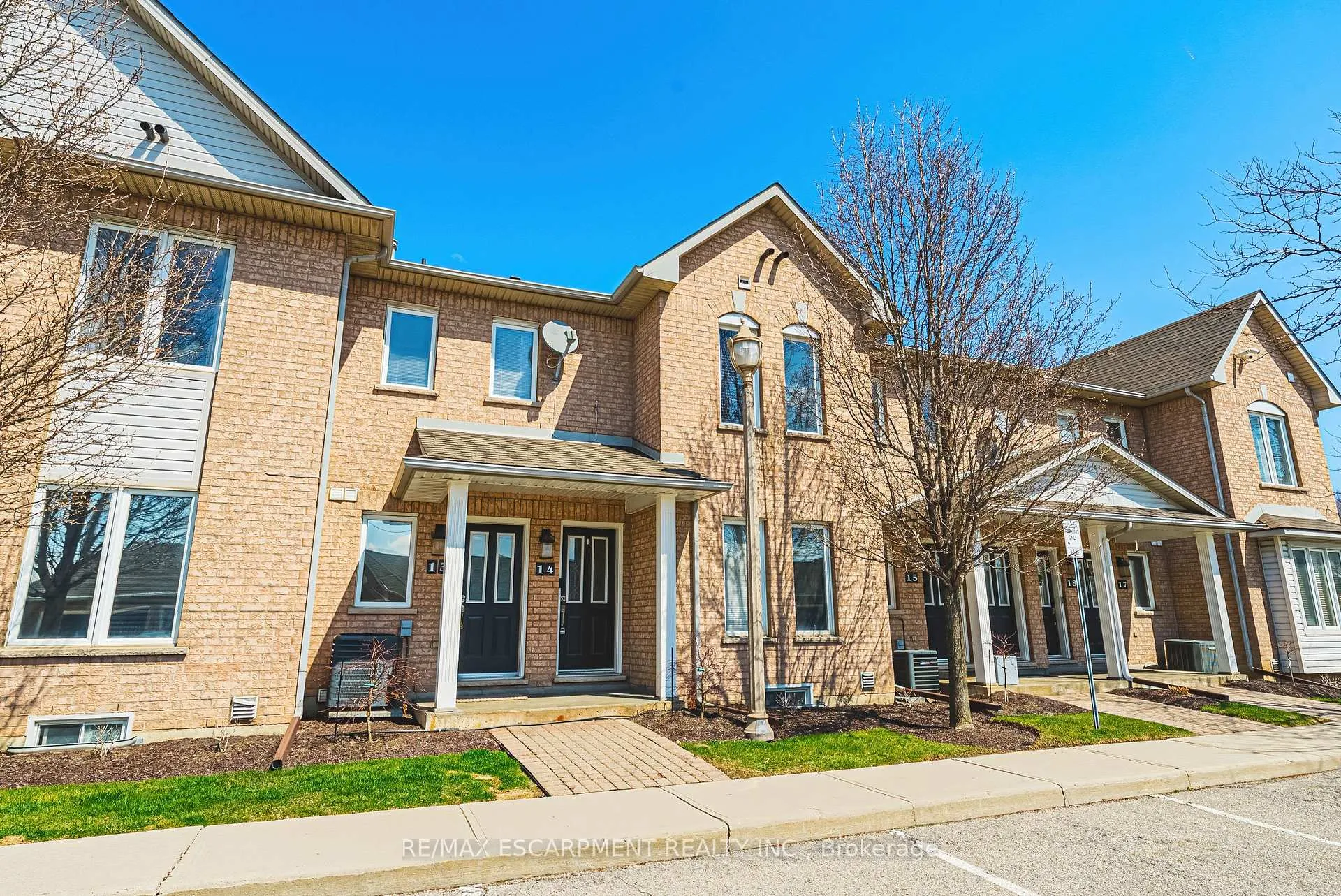Photo 3 of Unit 14, 2 Harbour Drive, Hamilton, Lakeshore — HOMEH