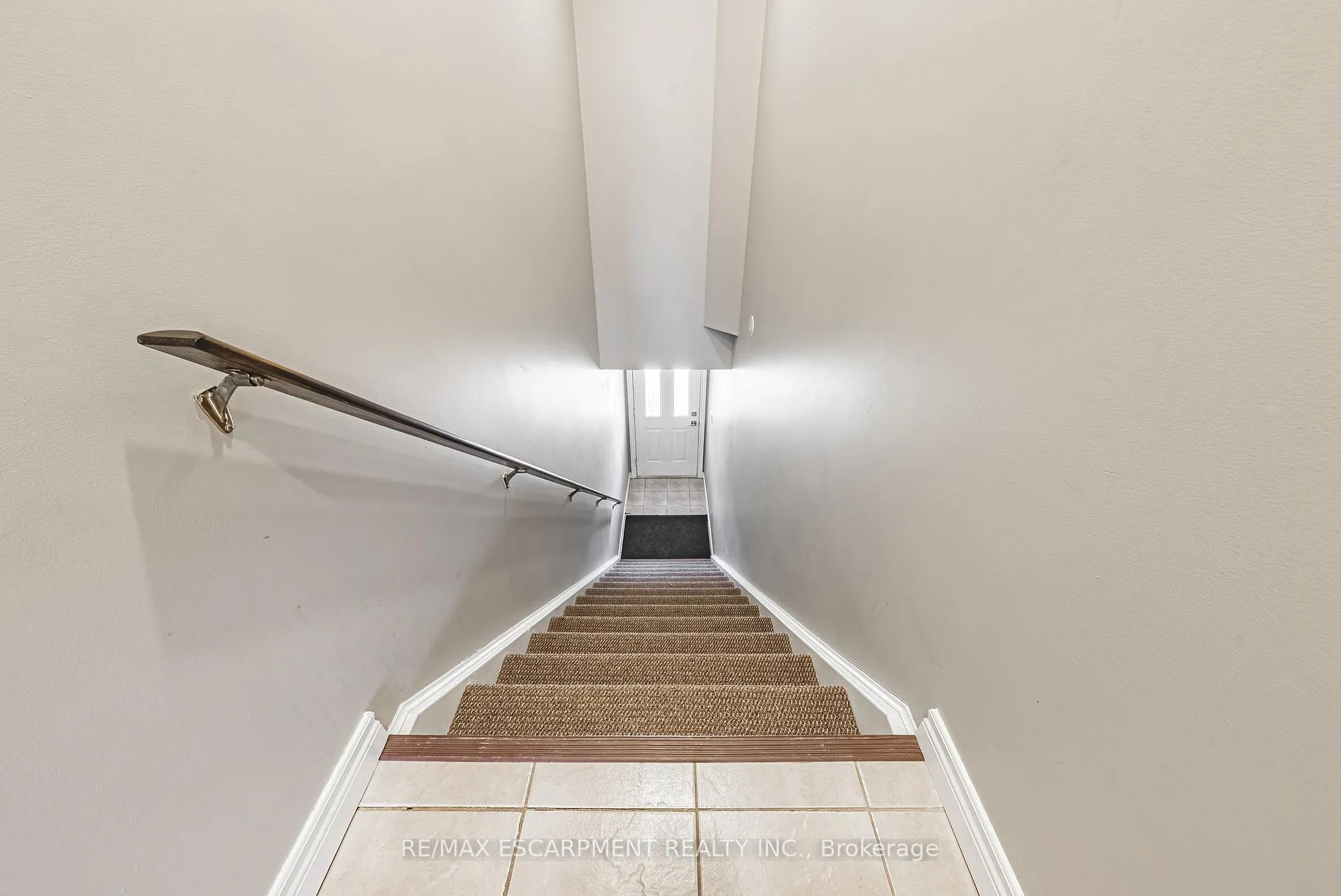 Photo 4 of Unit 14, 2 Harbour Drive, Hamilton, Lakeshore — HOMEH