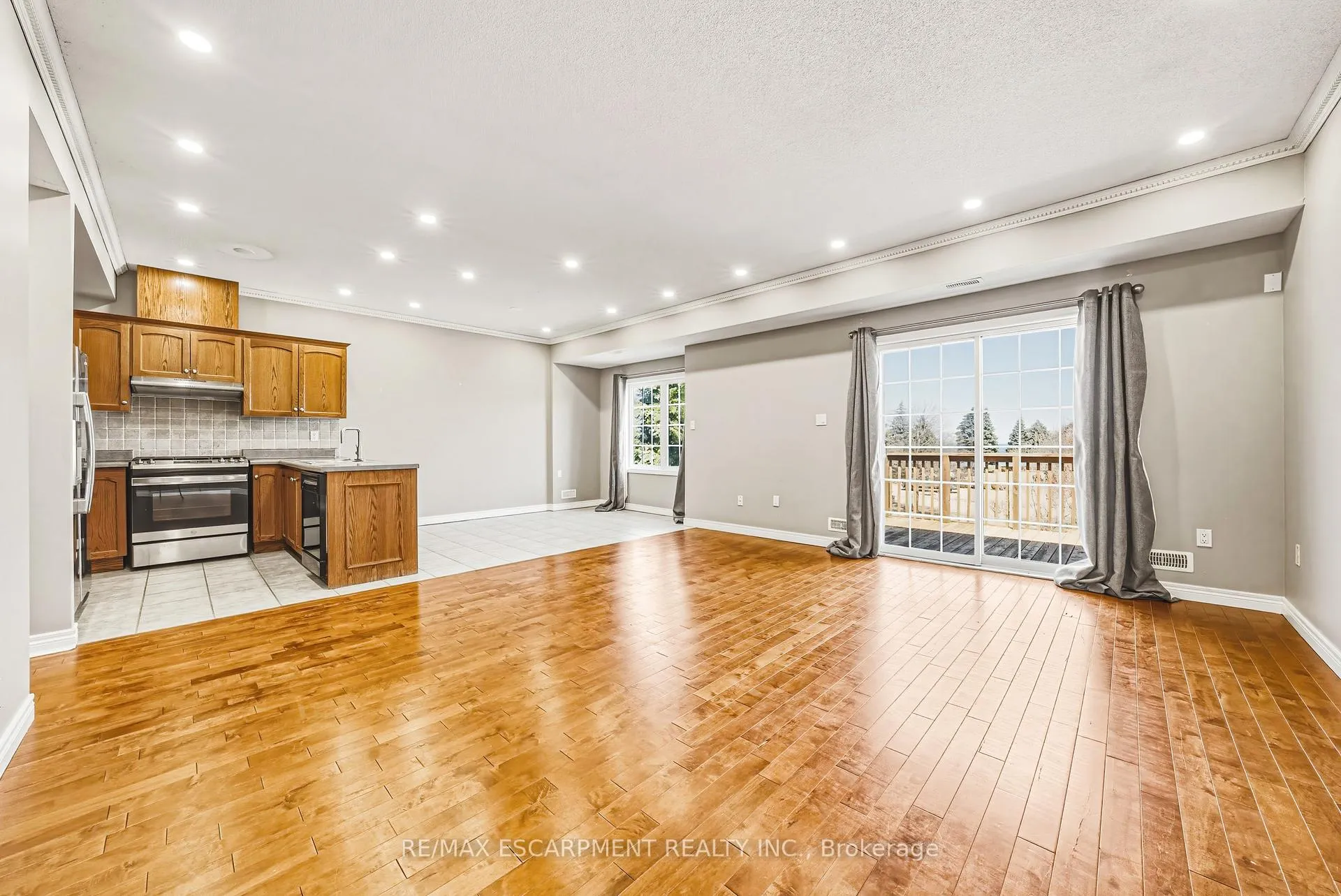 Photo 5 of Unit 14, 2 Harbour Drive, Hamilton, Lakeshore — HOMEH