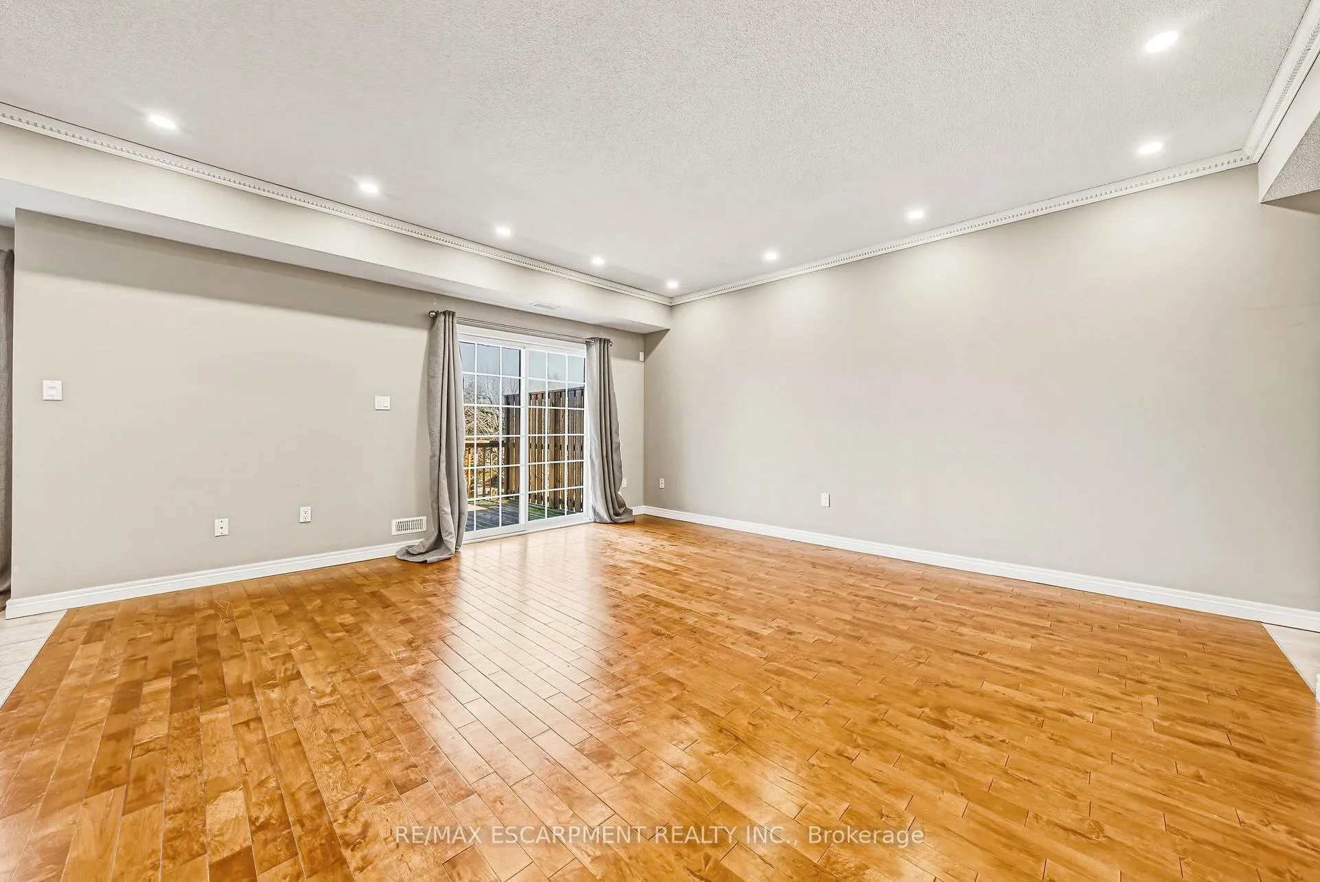 Photo 6 of Unit 14, 2 Harbour Drive, Hamilton, Lakeshore — HOMEH