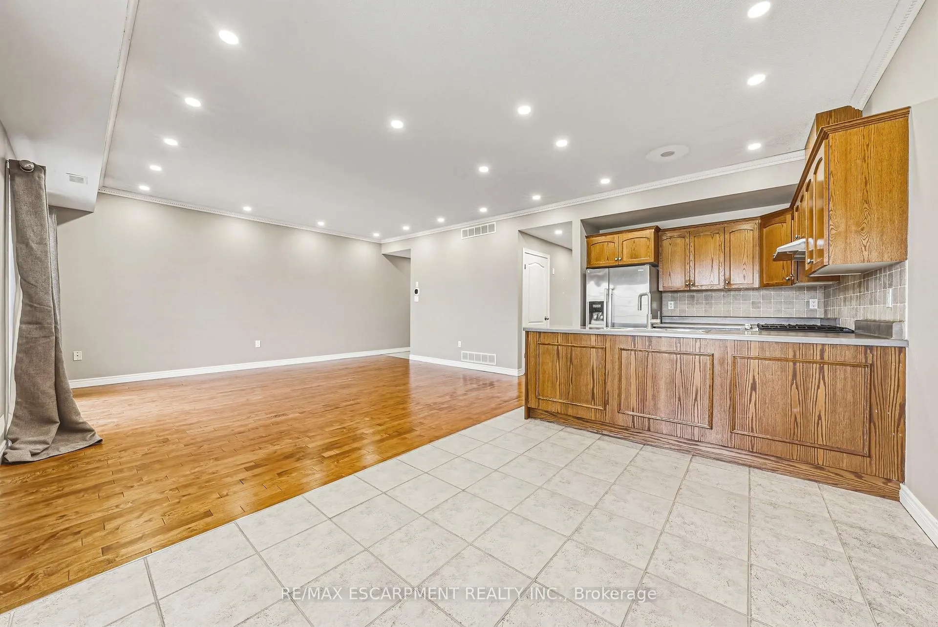 Photo 7 of Unit 14, 2 Harbour Drive, Hamilton, Lakeshore — HOMEH