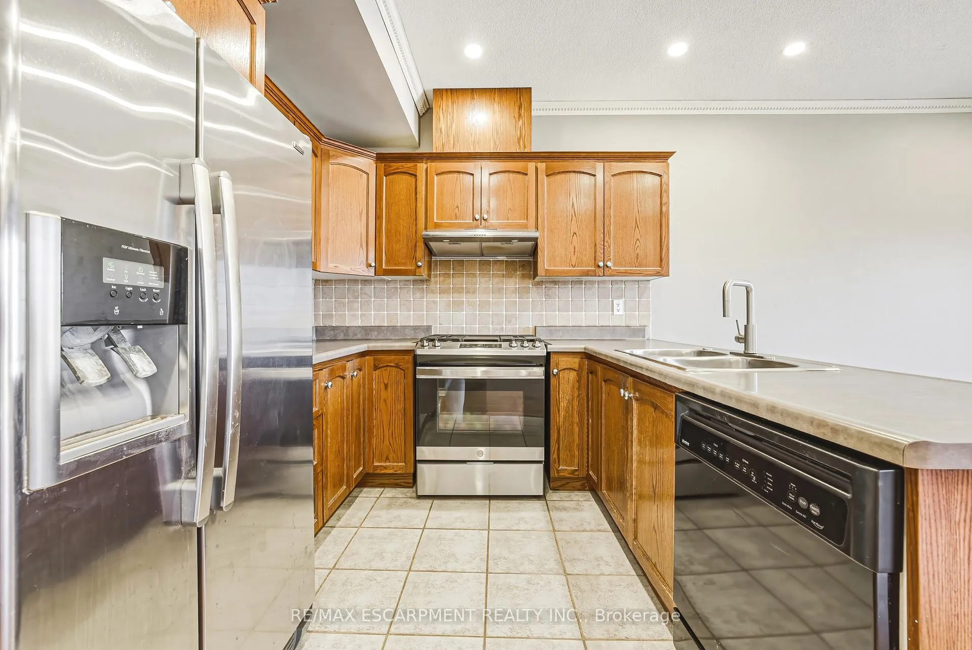 Photo 10 of Unit 14, 2 Harbour Drive, Hamilton, Lakeshore — HOMEH