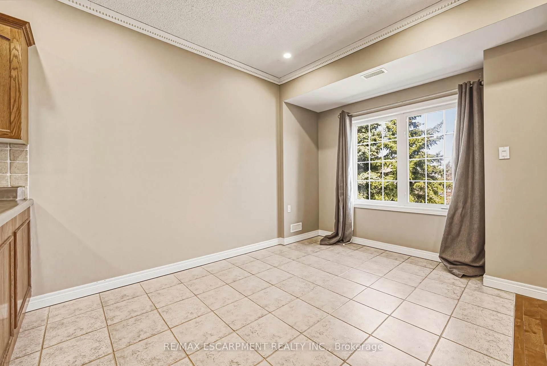 Photo 13 of Unit 14, 2 Harbour Drive, Hamilton, Lakeshore — HOMEH