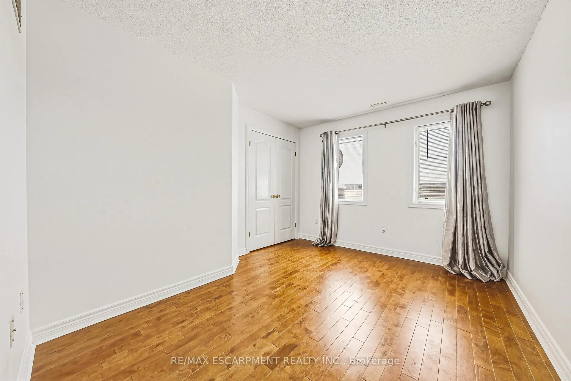 Photo 14 of Unit 14, 2 Harbour Drive, Hamilton, Lakeshore — HOMEH