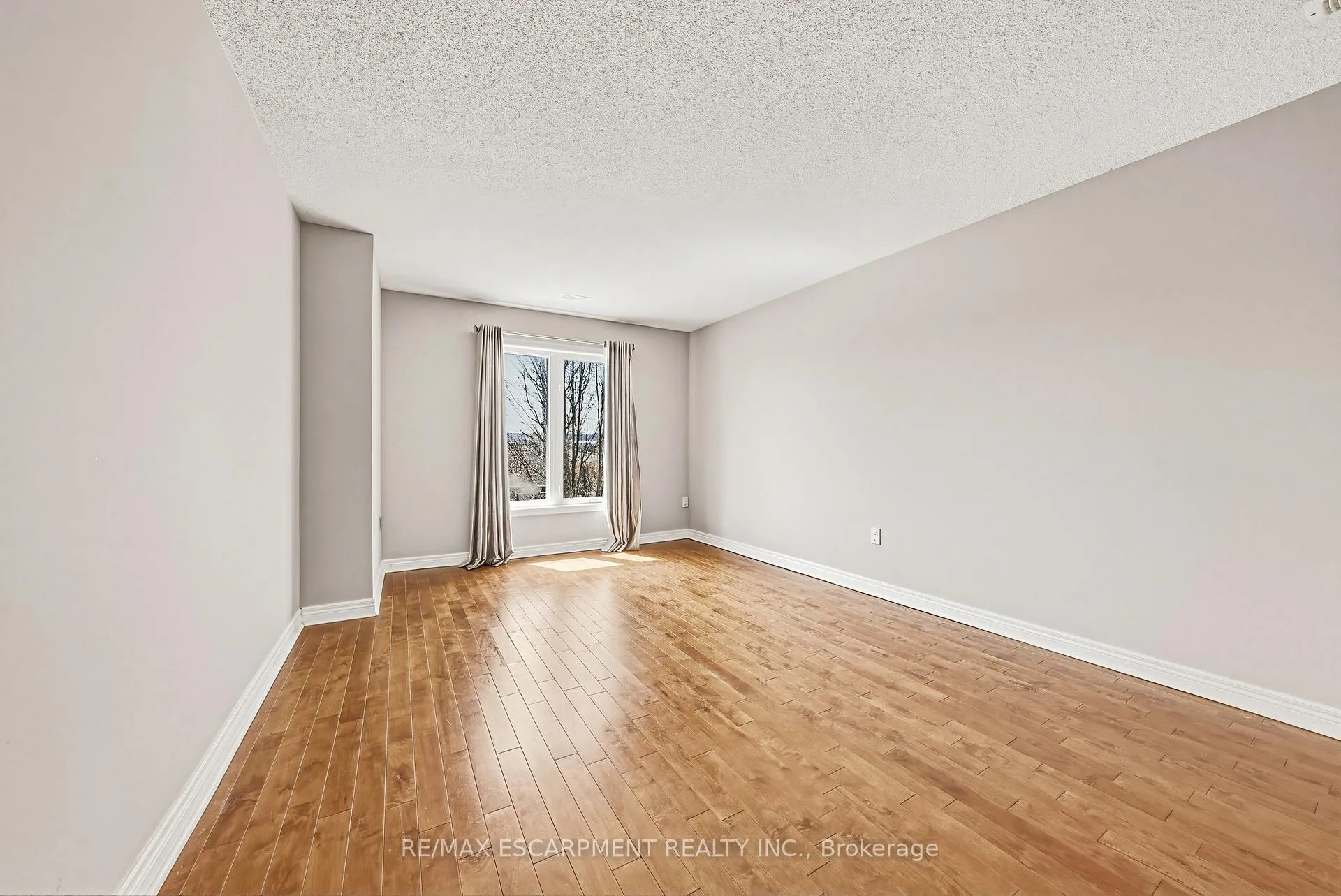Photo 15 of Unit 14, 2 Harbour Drive, Hamilton, Lakeshore — HOMEH