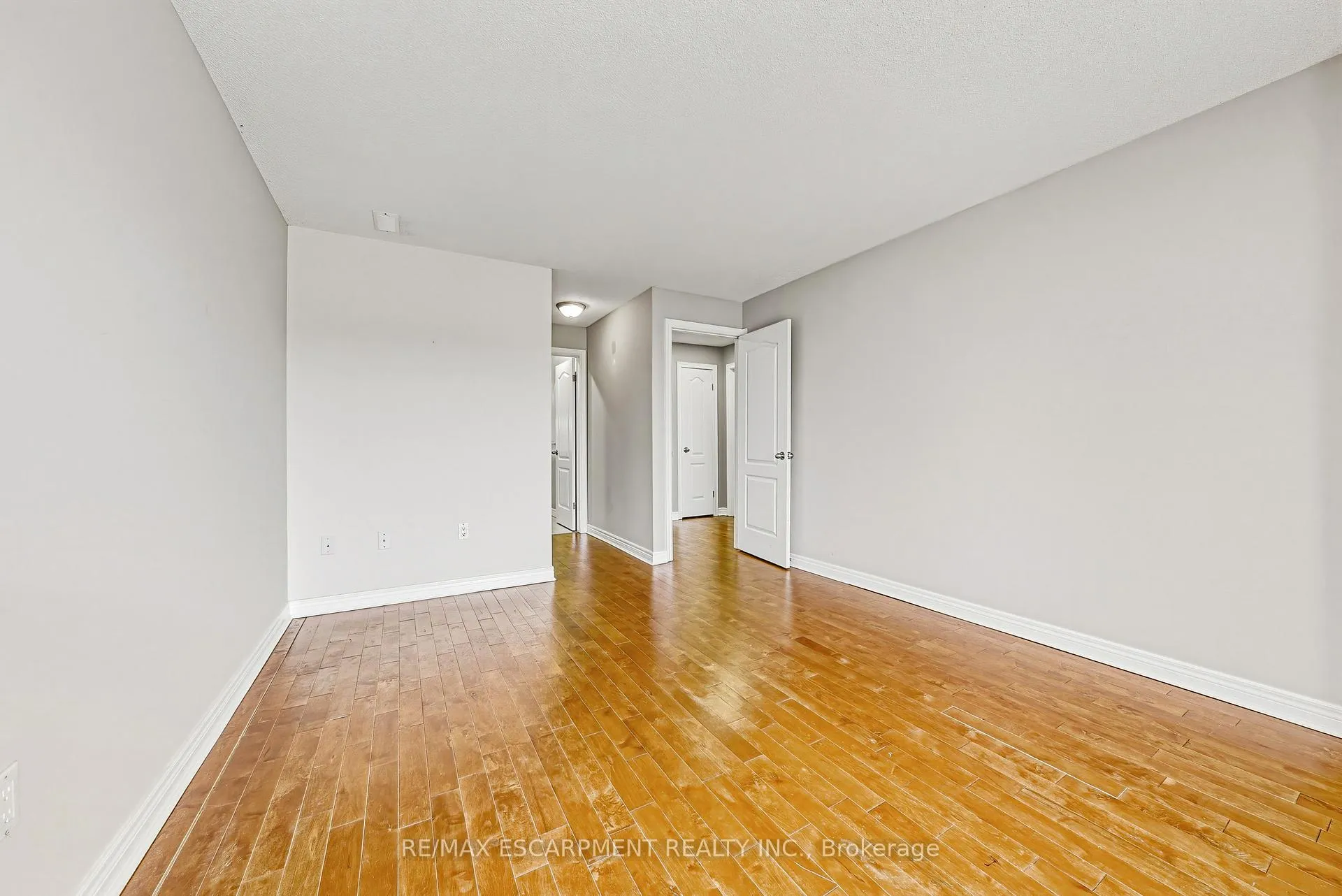 Photo 16 of Unit 14, 2 Harbour Drive, Hamilton, Lakeshore — HOMEH
