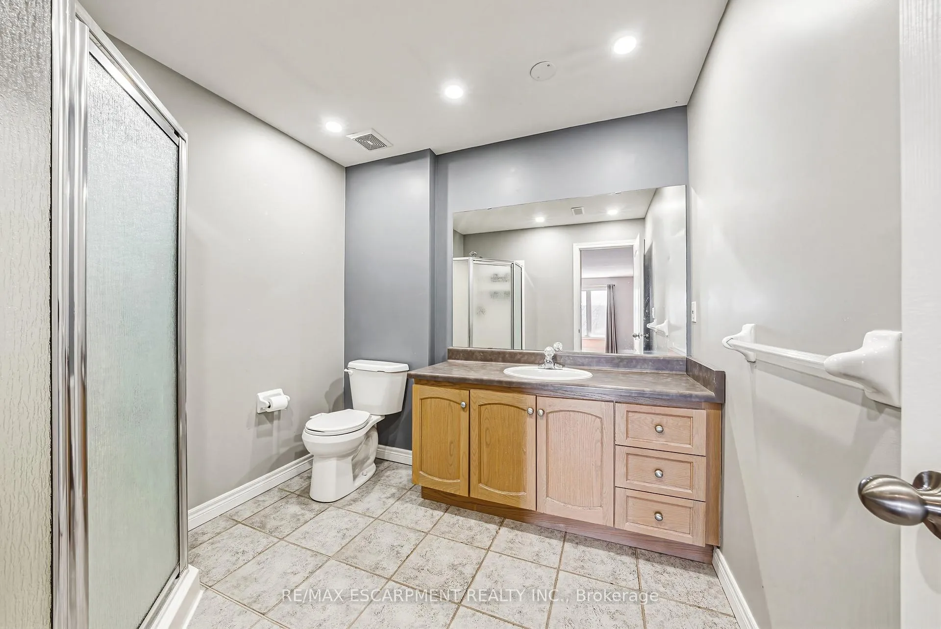 Photo 18 of Unit 14, 2 Harbour Drive, Hamilton, Lakeshore — HOMEH