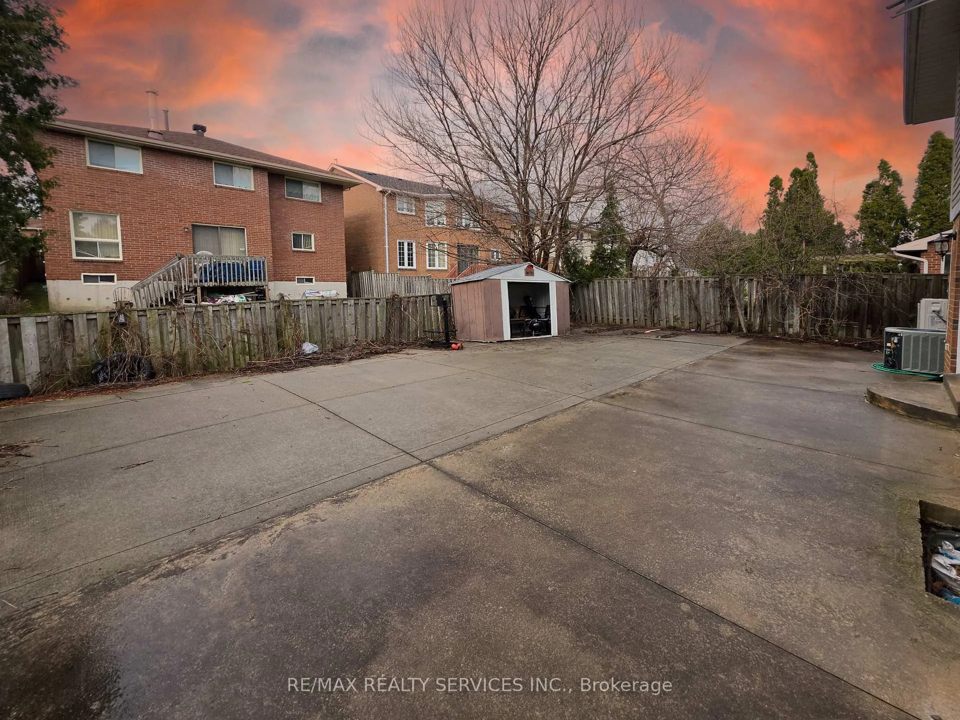 Photo 4 of 377 Mill Street S, Brampton, Brampton South — HOMEH