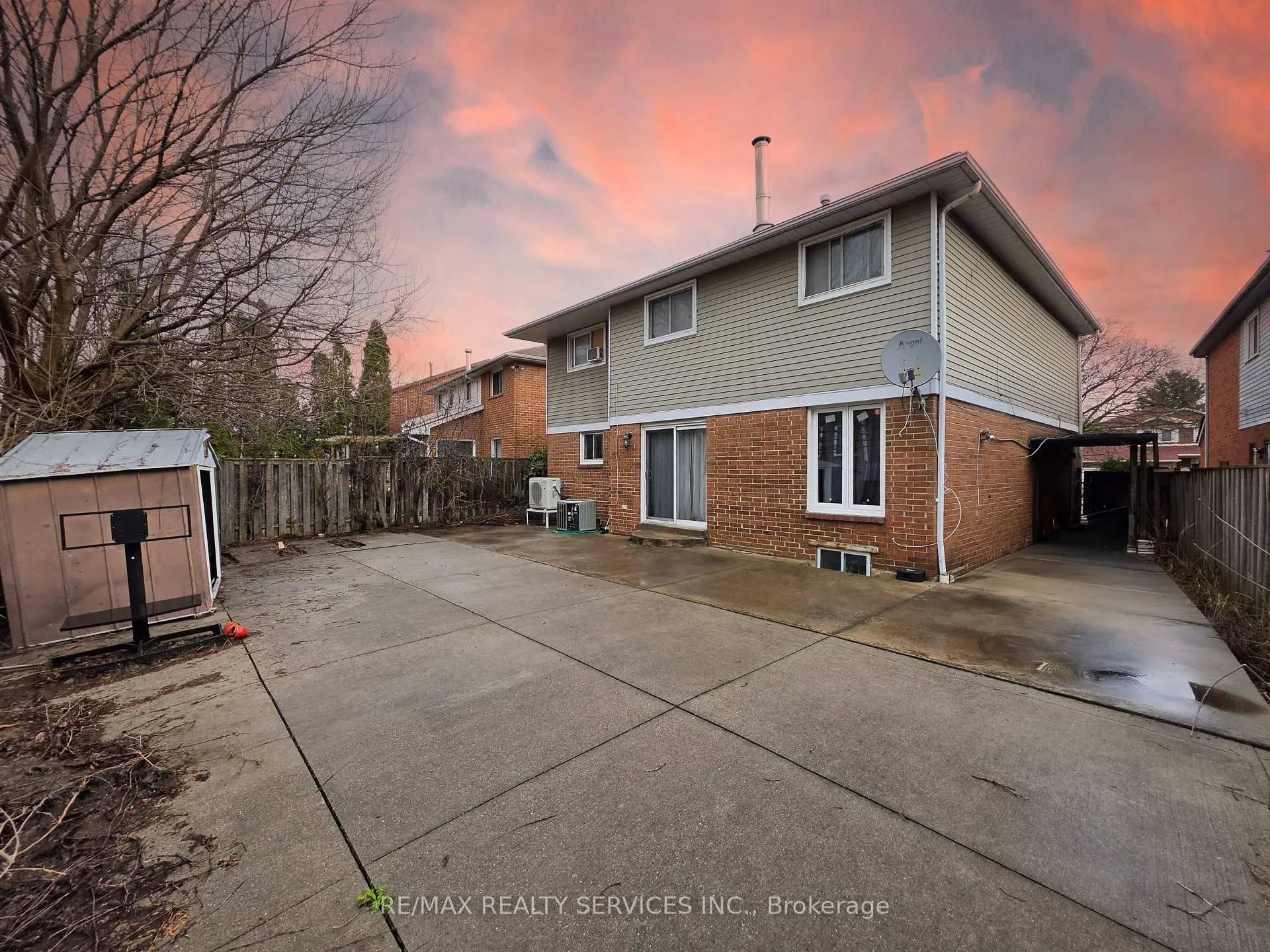 Photo 5 of 377 Mill Street S, Brampton, Brampton South — HOMEH