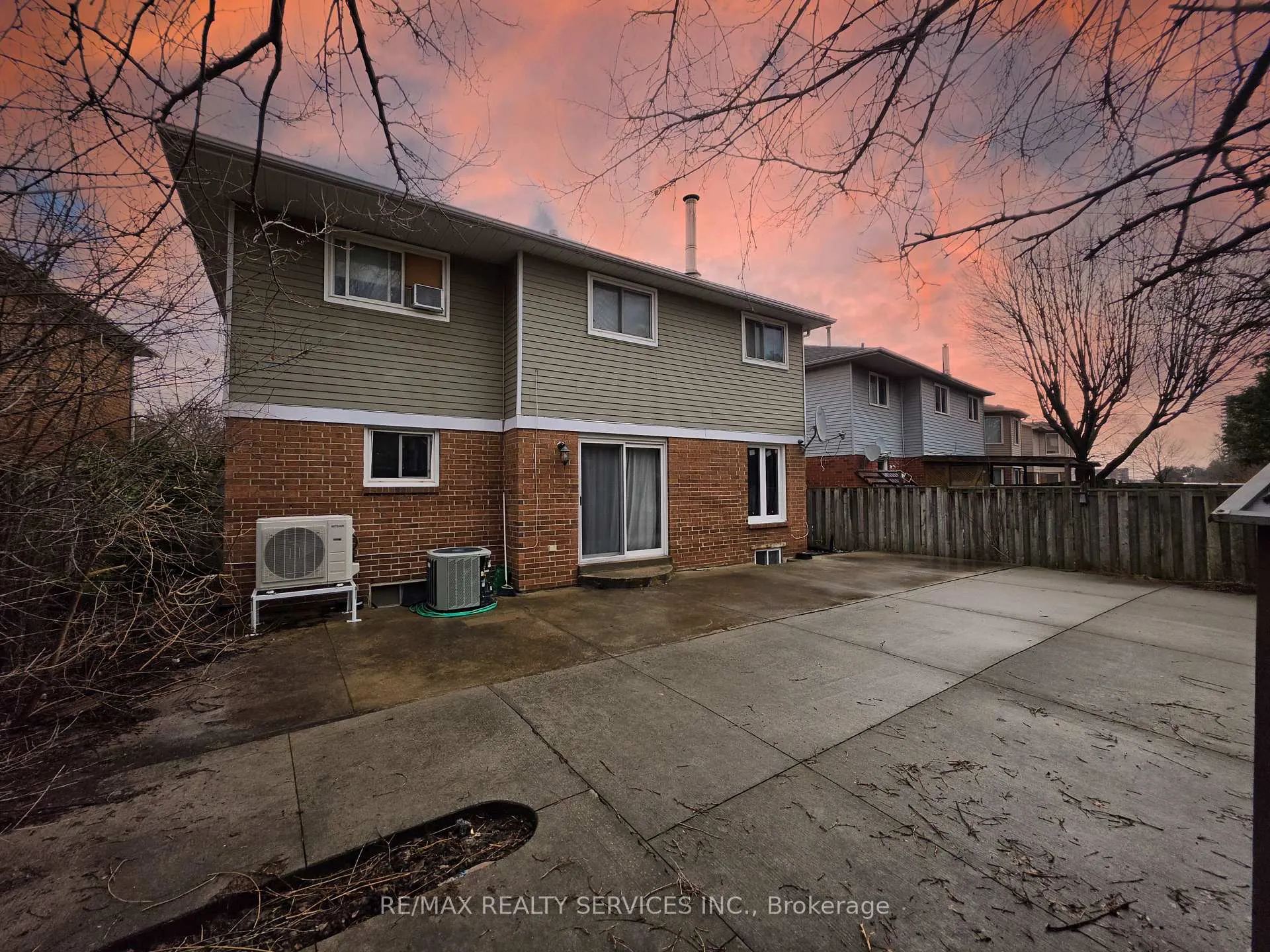 Photo 6 of 377 Mill Street S, Brampton, Brampton South — HOMEH