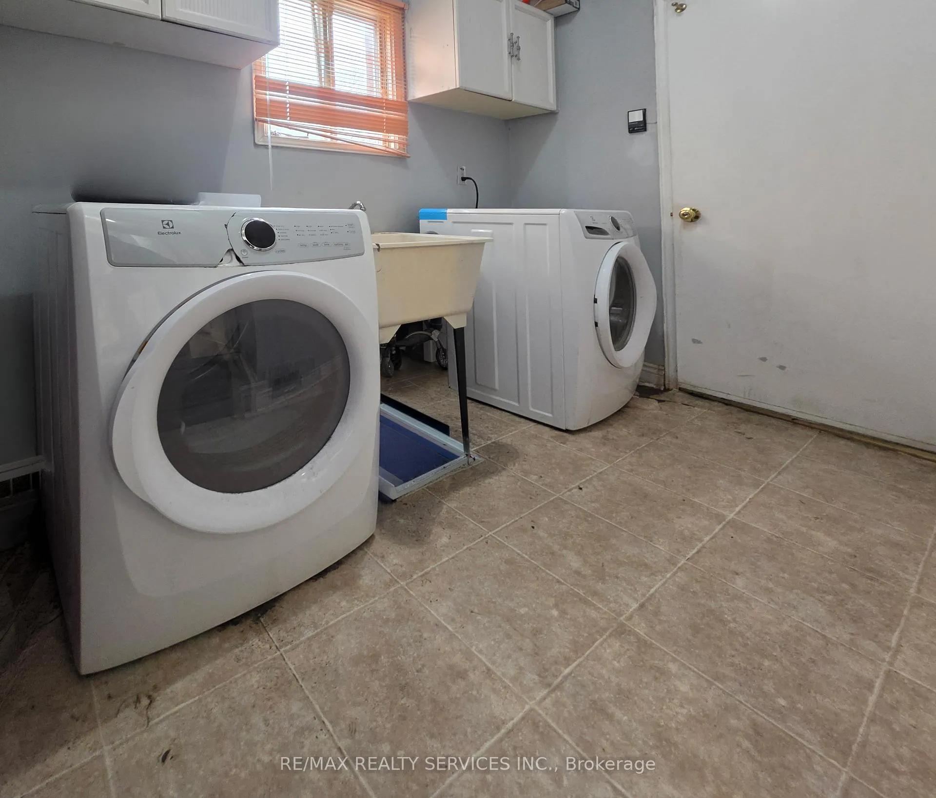 Photo 9 of 377 Mill Street S, Brampton, Brampton South — HOMEH