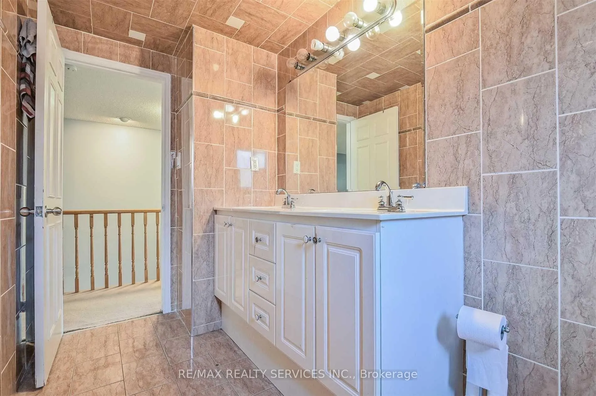 Photo 17 of 377 Mill Street S, Brampton, Brampton South — HOMEH