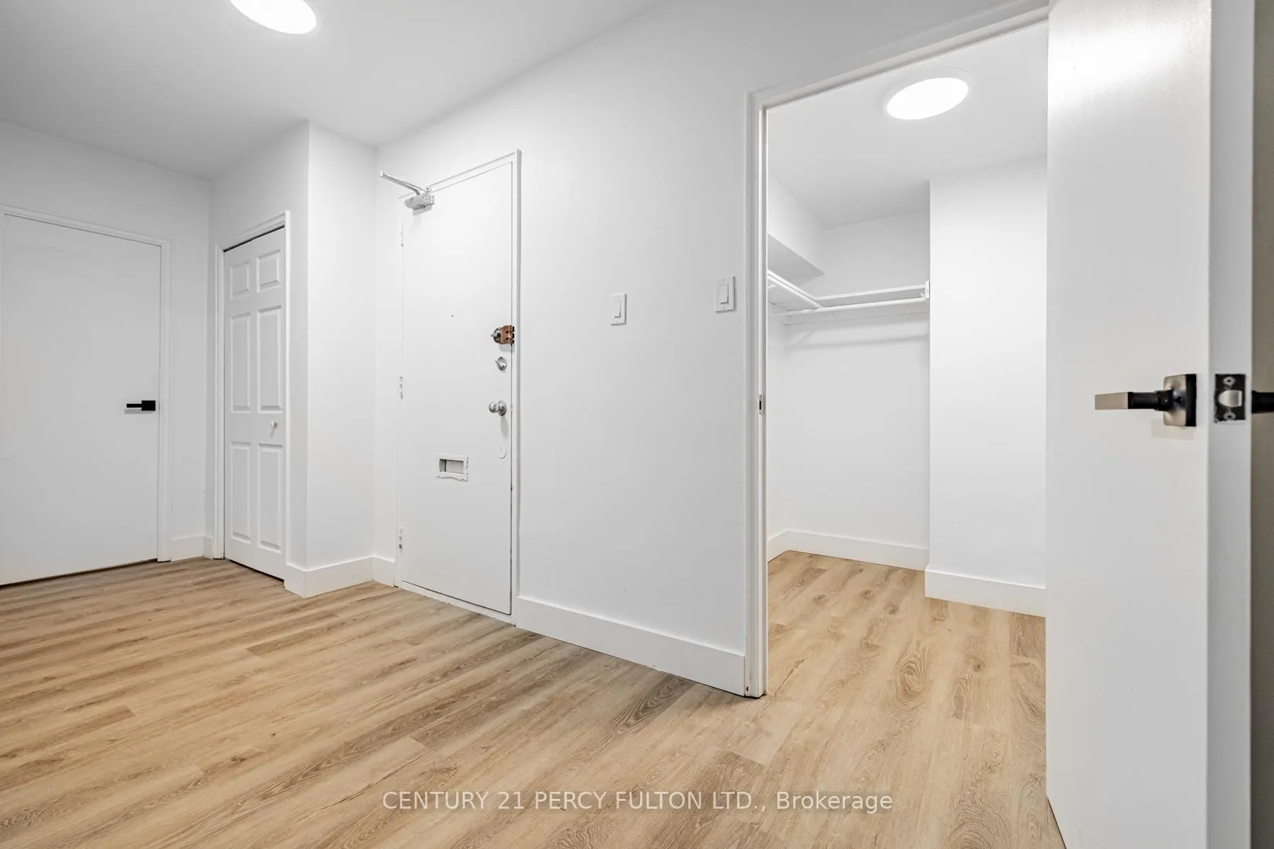 Photo 2 of Unit 702, 2 Park Vista Drive, Toronto, O'Connor-Parkview — HOMEH