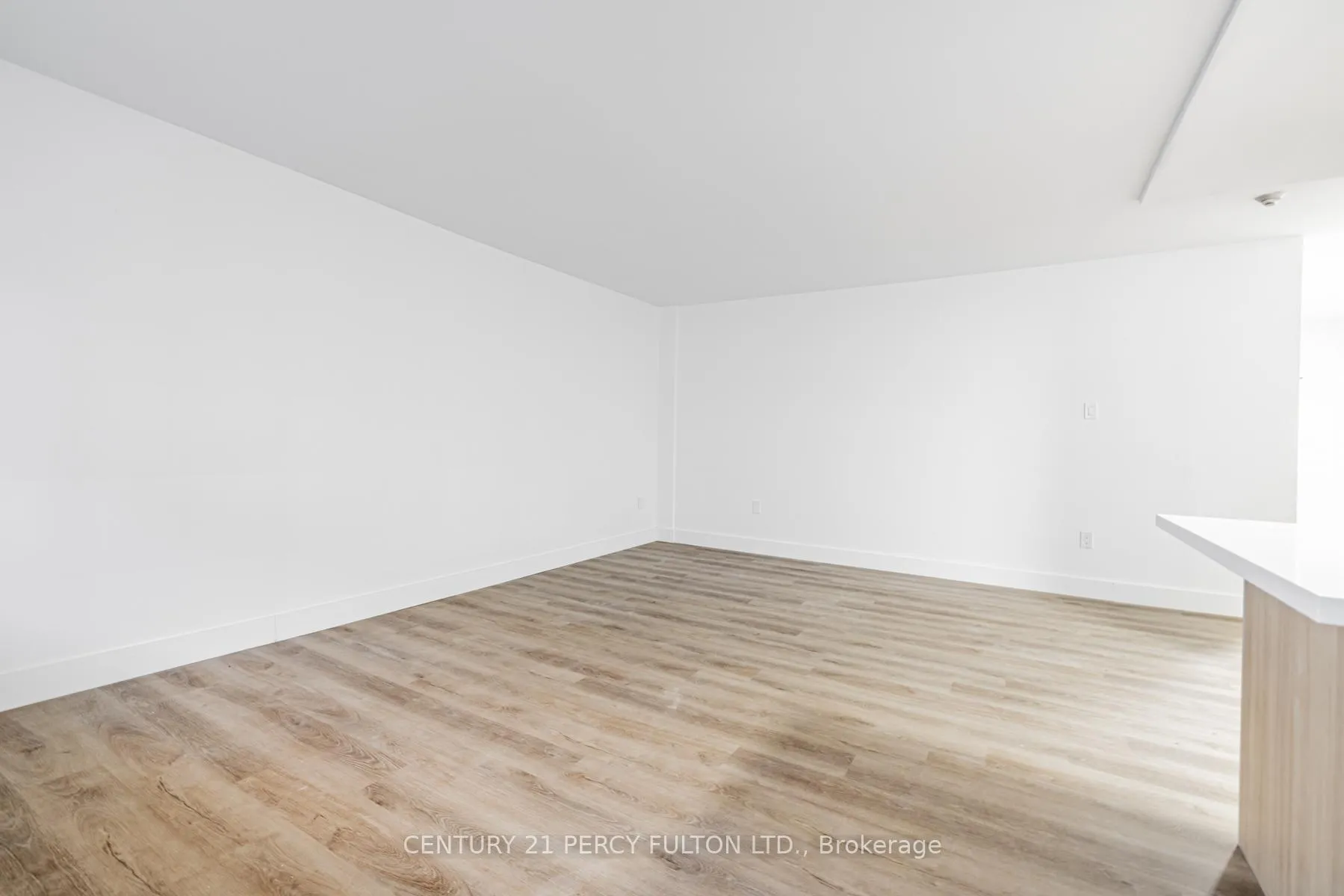 Photo 11 of Unit 702, 2 Park Vista Drive, Toronto, O'Connor-Parkview — HOMEH