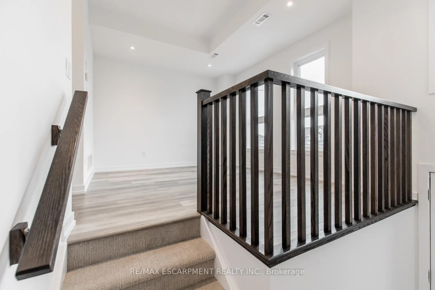 Photo 2 of Unit 16, 70 Kenesky Drive, Hamilton, Waterdown — HOMEH