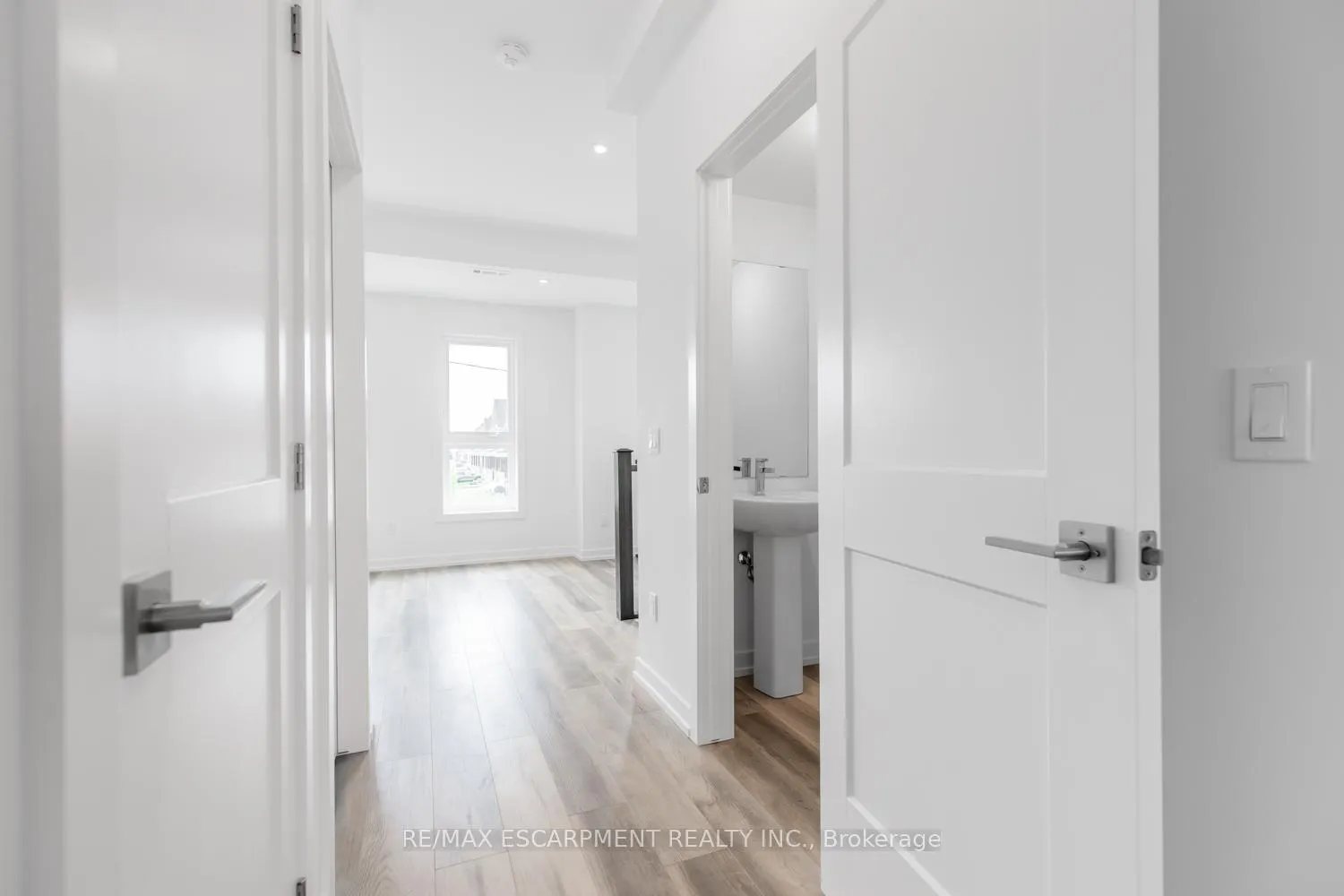 Photo 6 of Unit 16, 70 Kenesky Drive, Hamilton, Waterdown — HOMEH