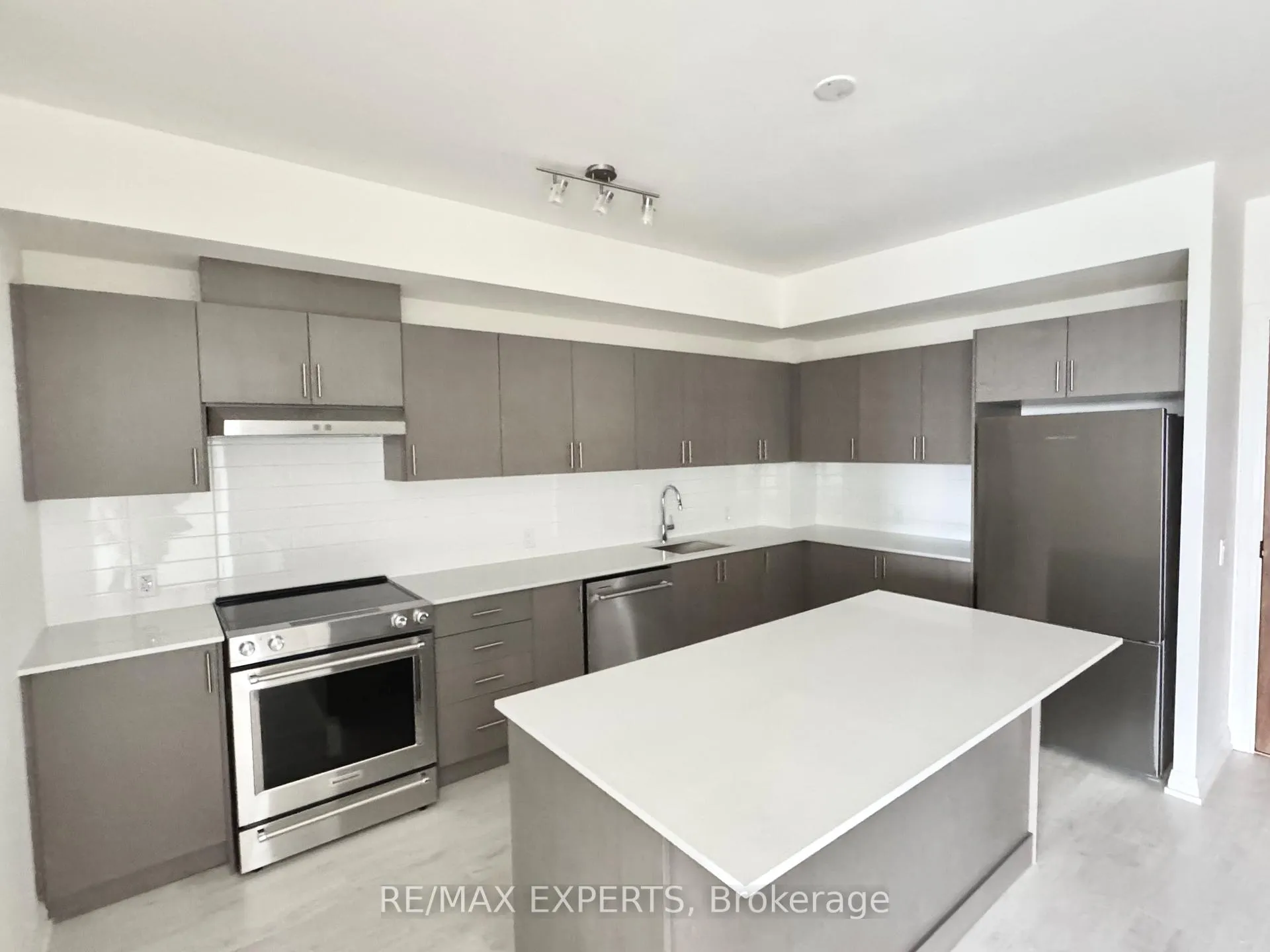 Photo 3 of Unit 221, 8960 Jane Street, Vaughan, Concord — HOMEH