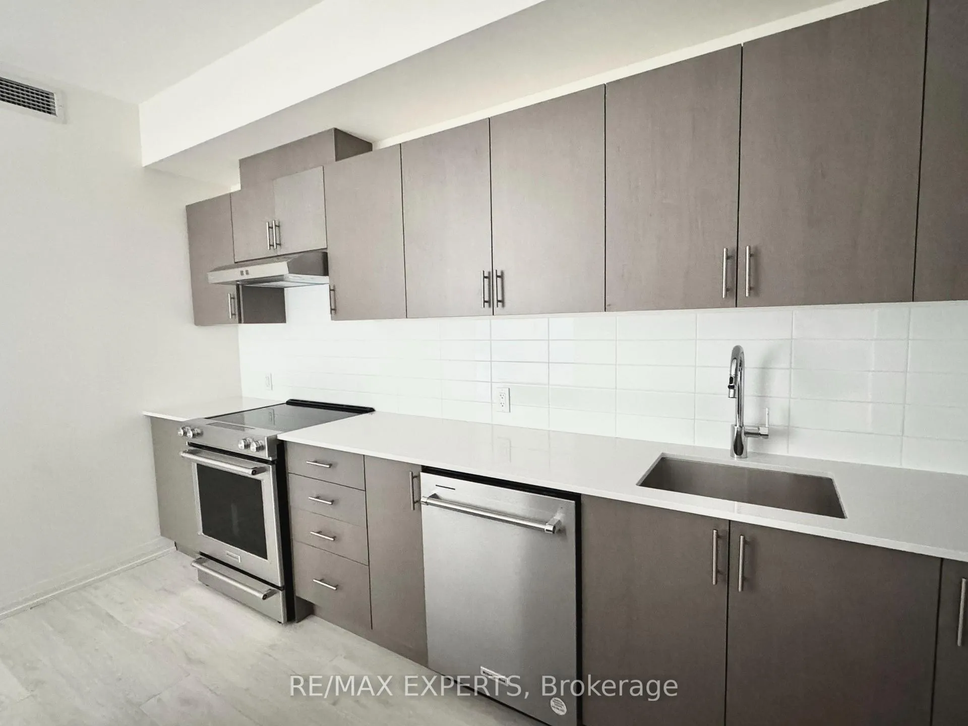 Photo 4 of Unit 221, 8960 Jane Street, Vaughan, Concord — HOMEH