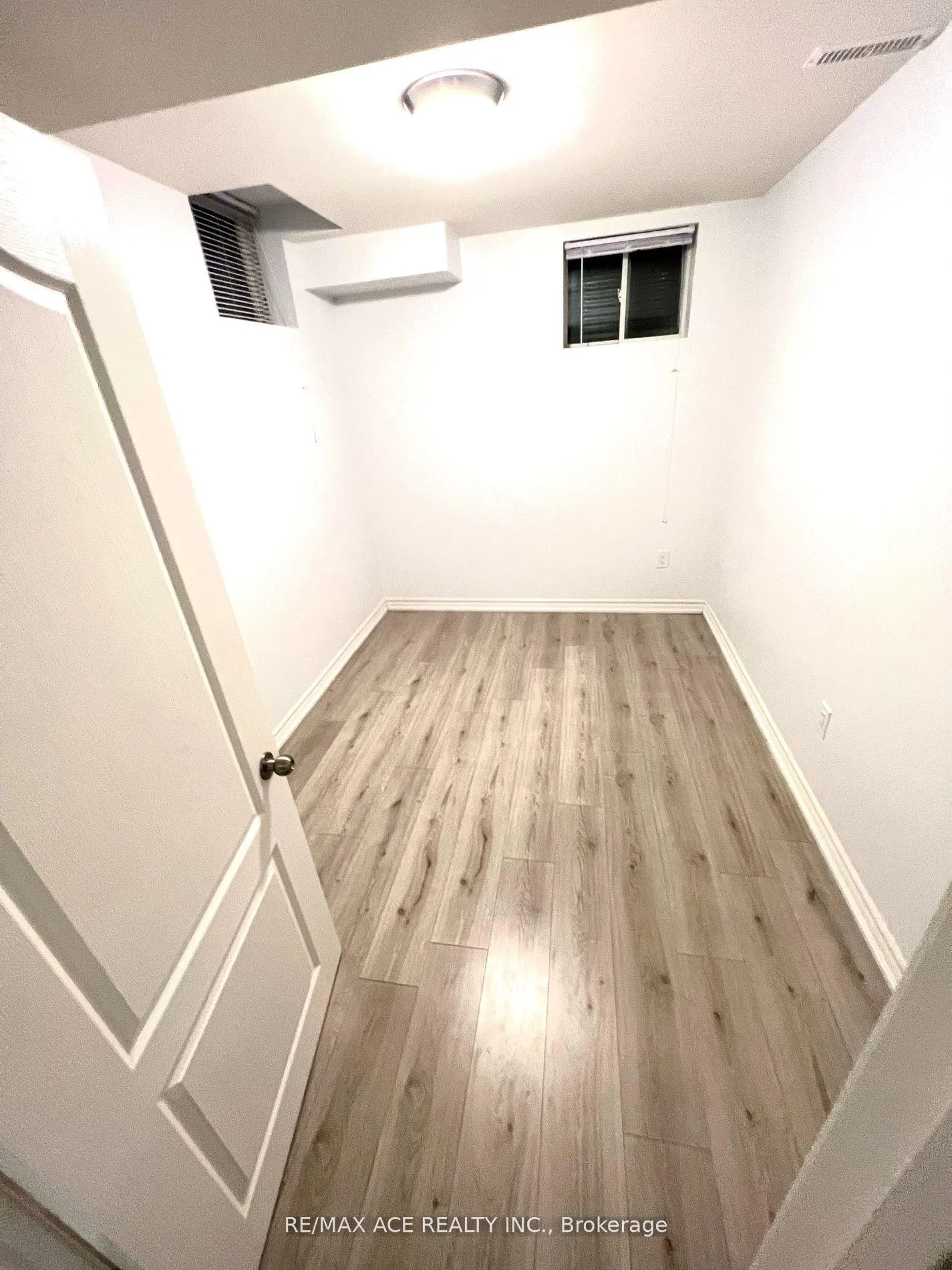 Photo 4 of Unit Bsmt, 39 Gorman Avenue, Vaughan, West Woodbridge — HOMEH