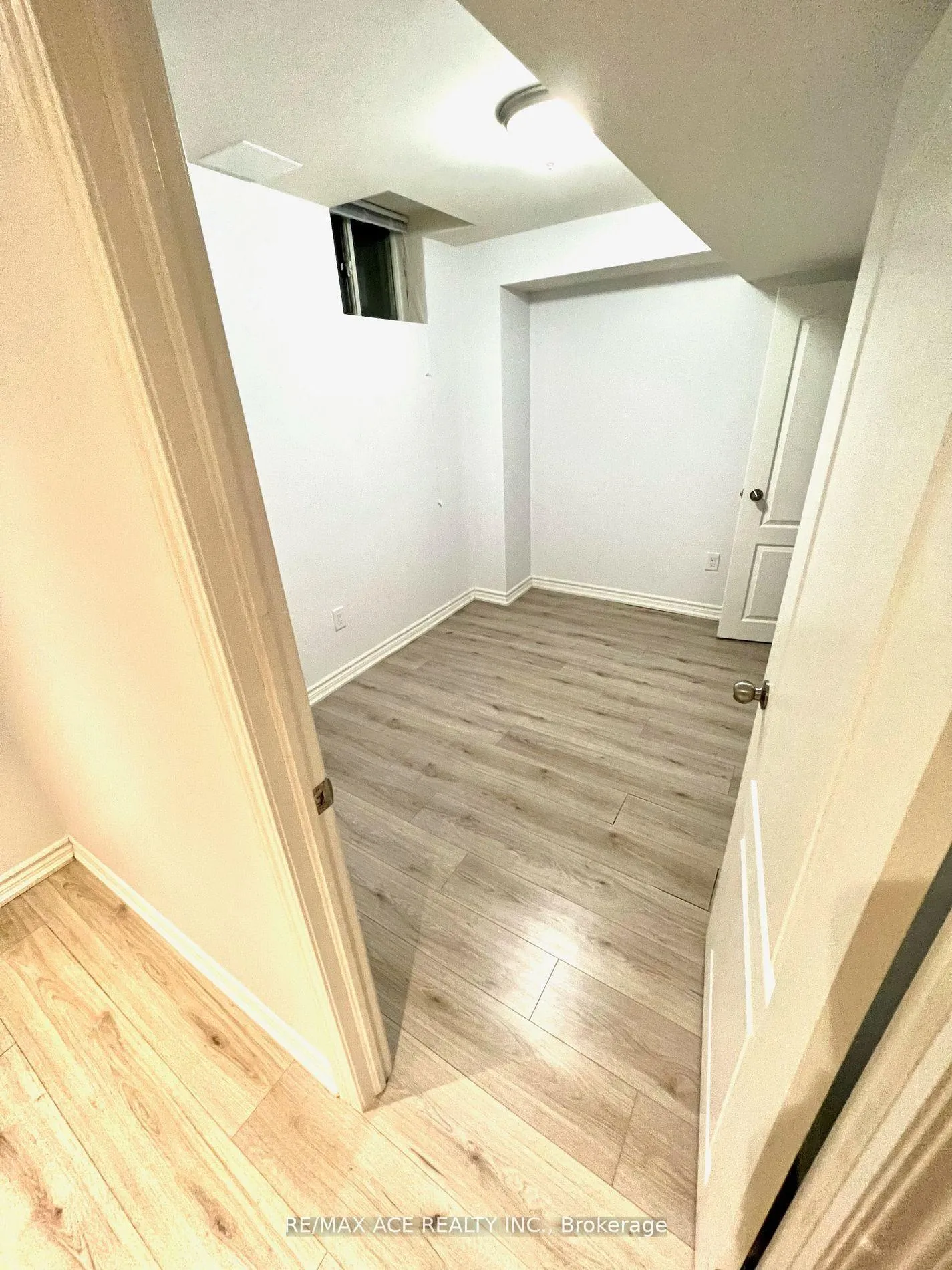 Photo 5 of Unit Bsmt, 39 Gorman Avenue, Vaughan, West Woodbridge — HOMEH